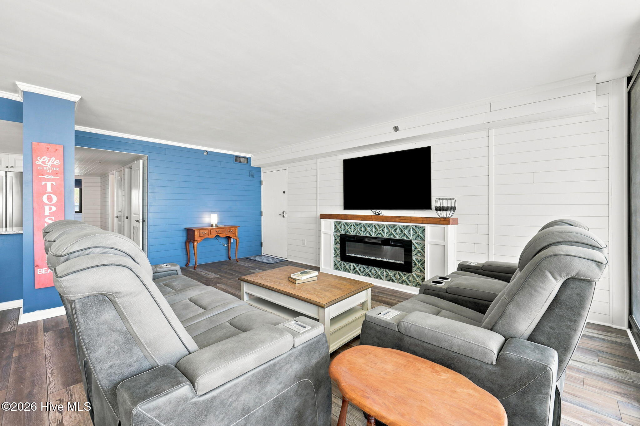 4110 Island Drive Unit 203 Property Photo 6