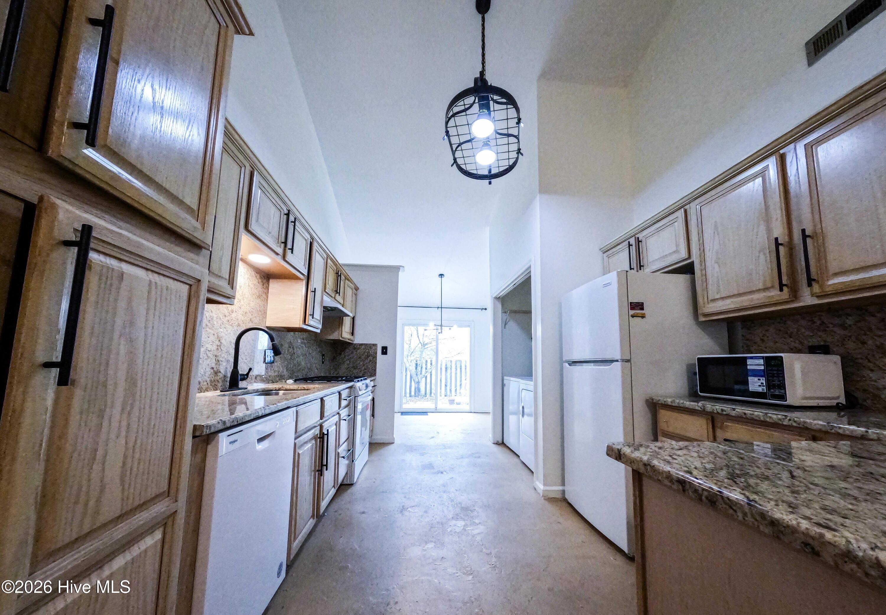 1206 Peyton Circle B Property Photo 4