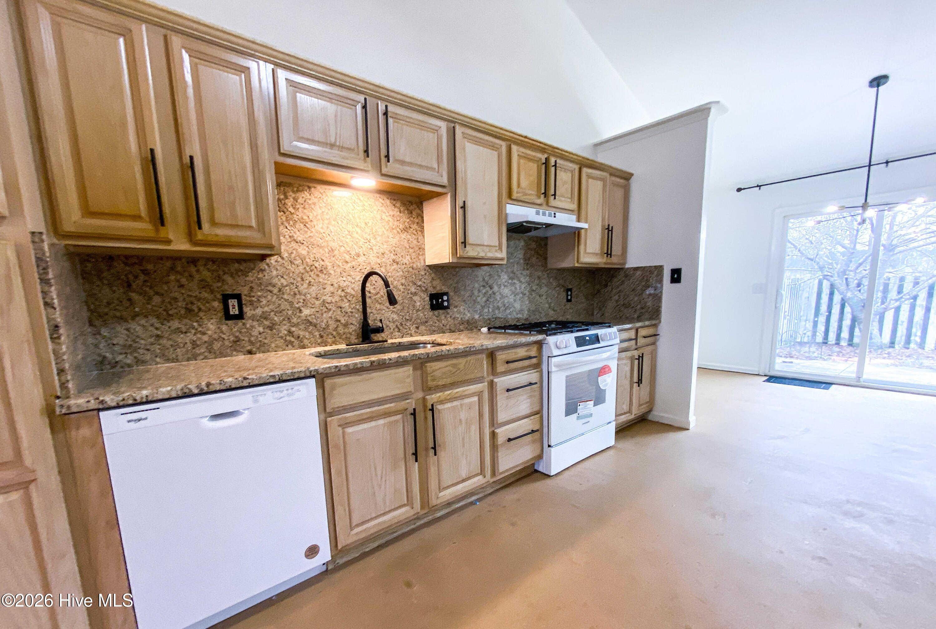 1206 Peyton Circle B Property Photo 5