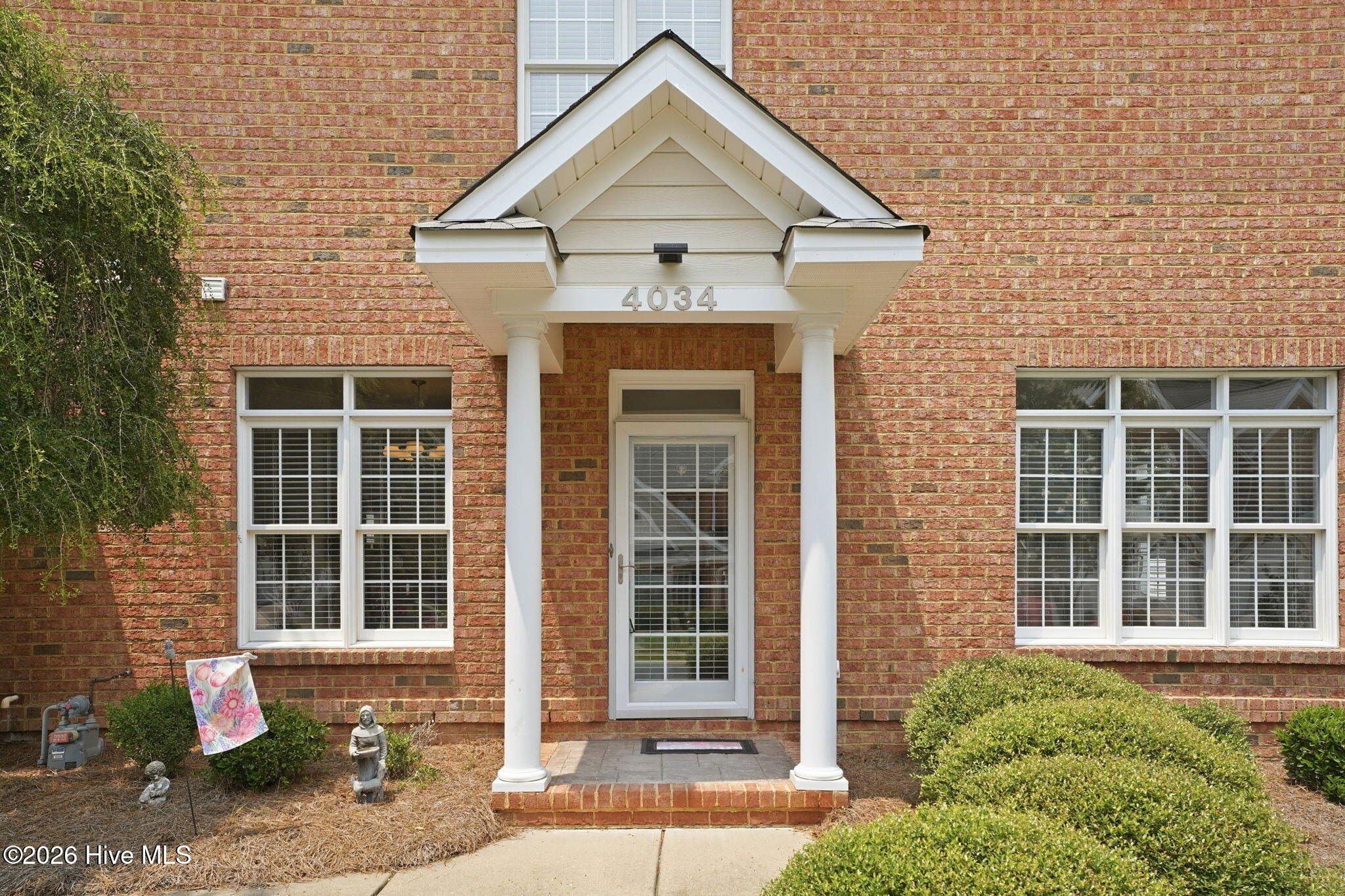 4034 Townes Court N Property Photo 4