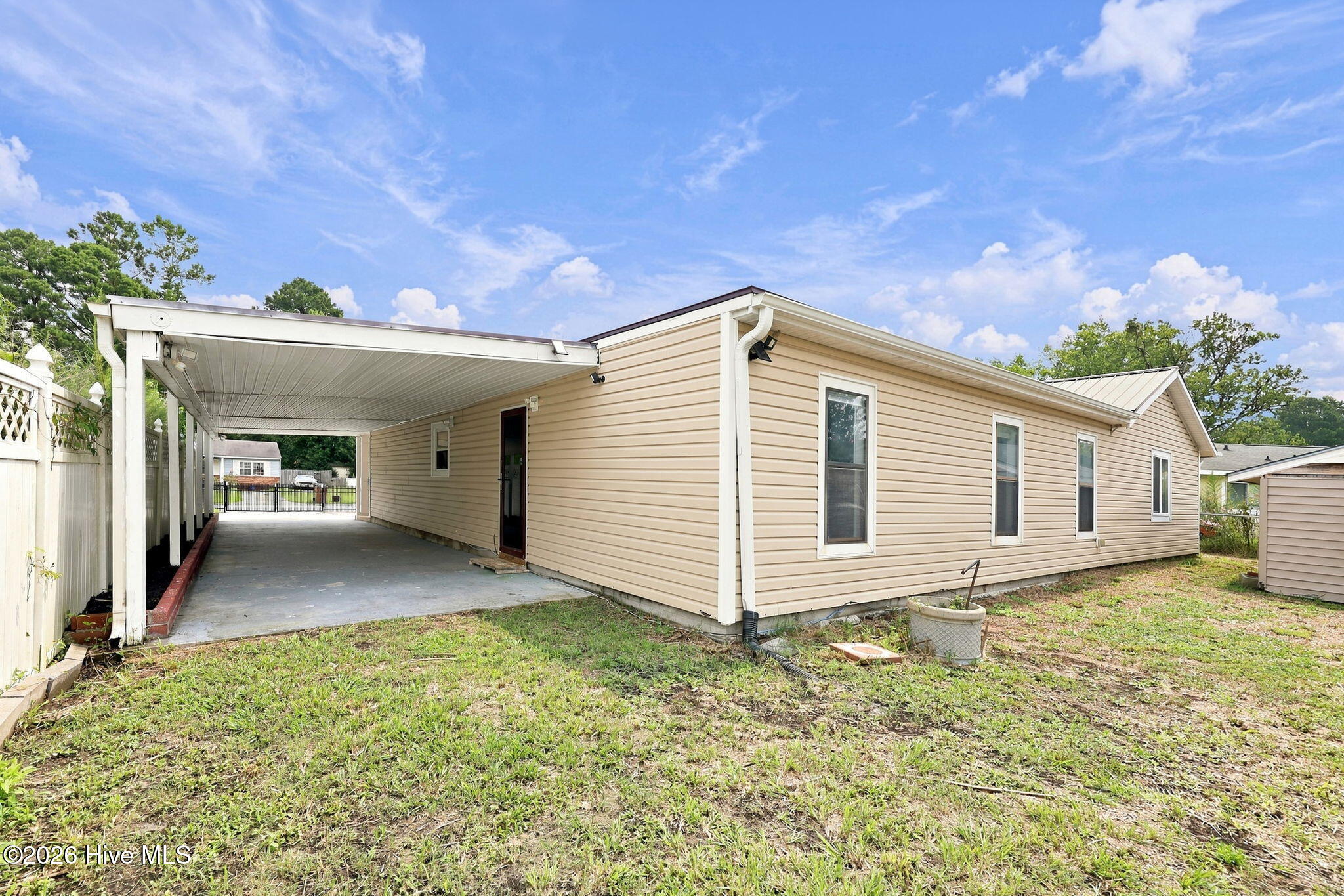 403 Dale Drive Property Photo 8