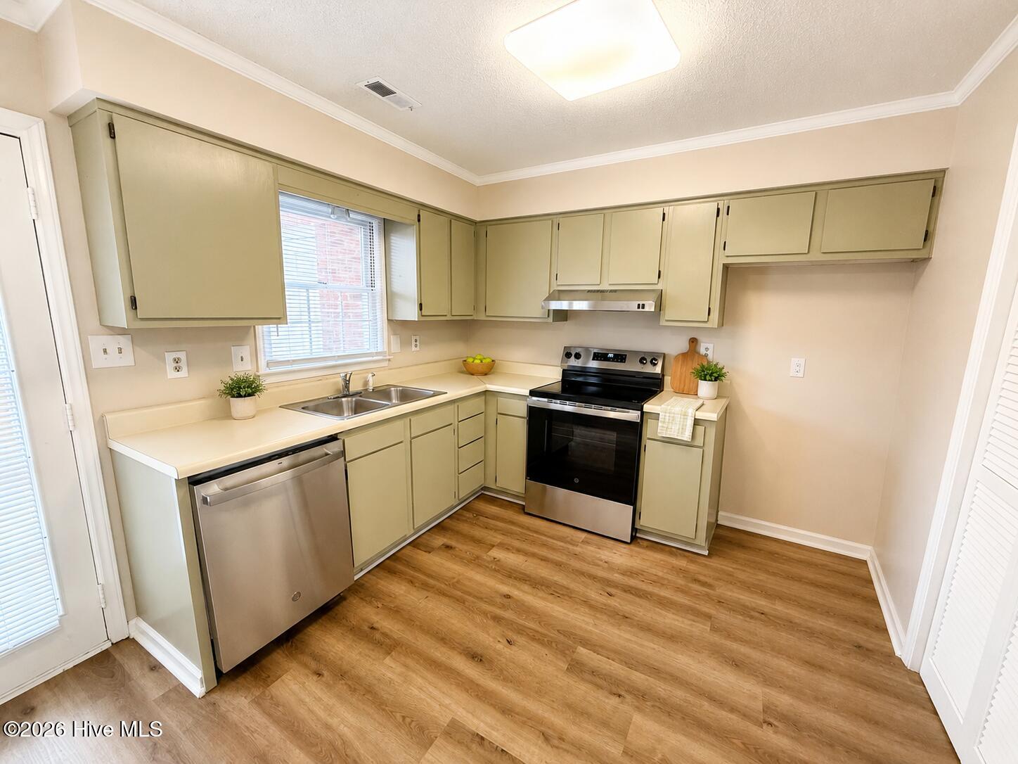 102 David Drive 18f Property Photo 5