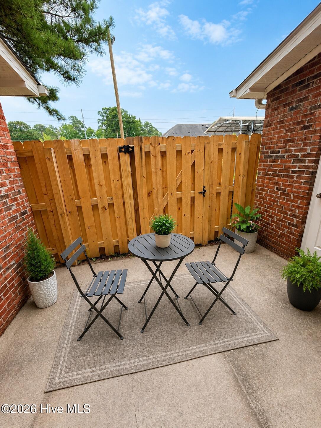 102 David Drive 18f Property Photo 6