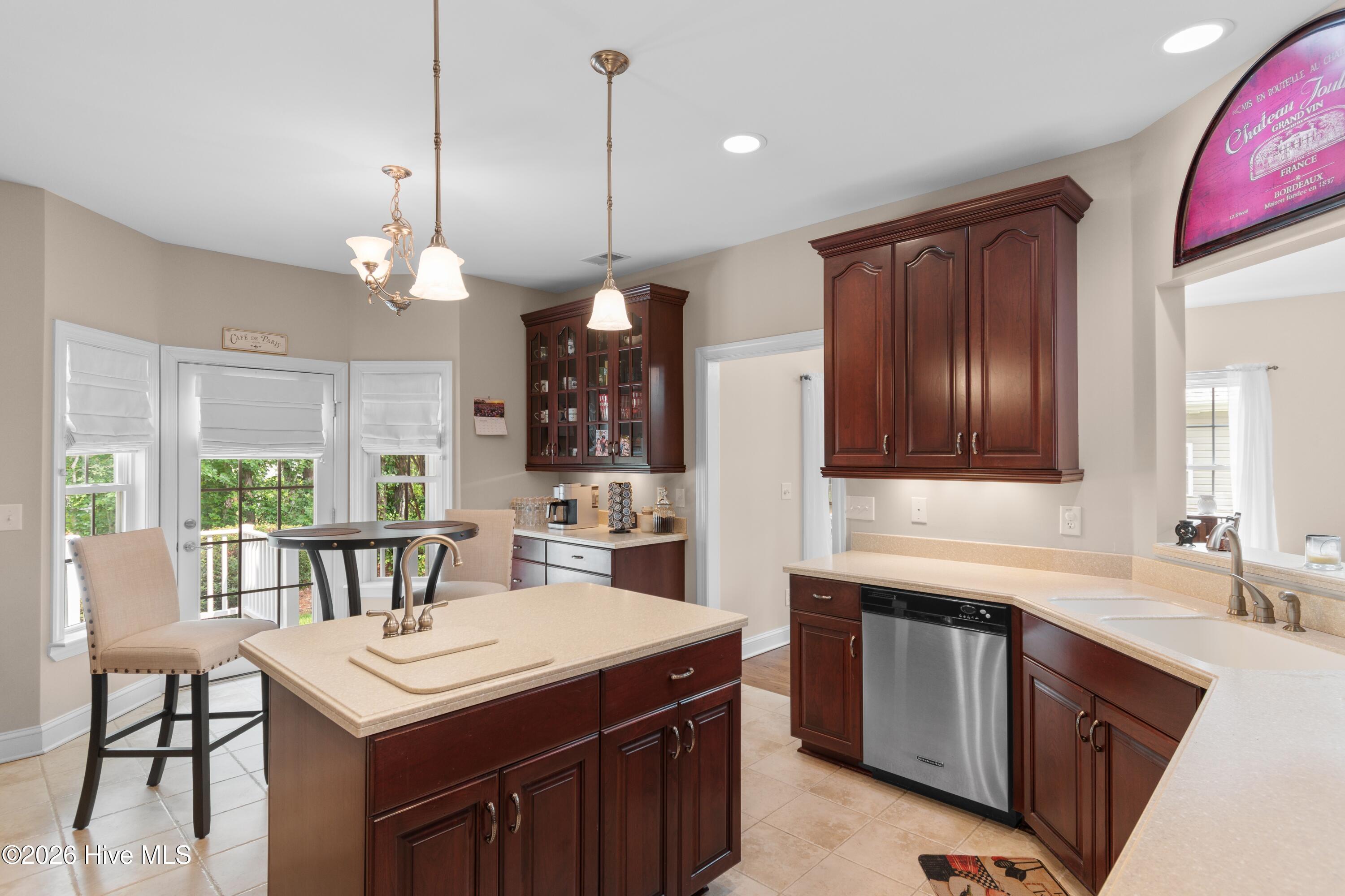 8865 Smithfield Drive Nw Property Photo 3