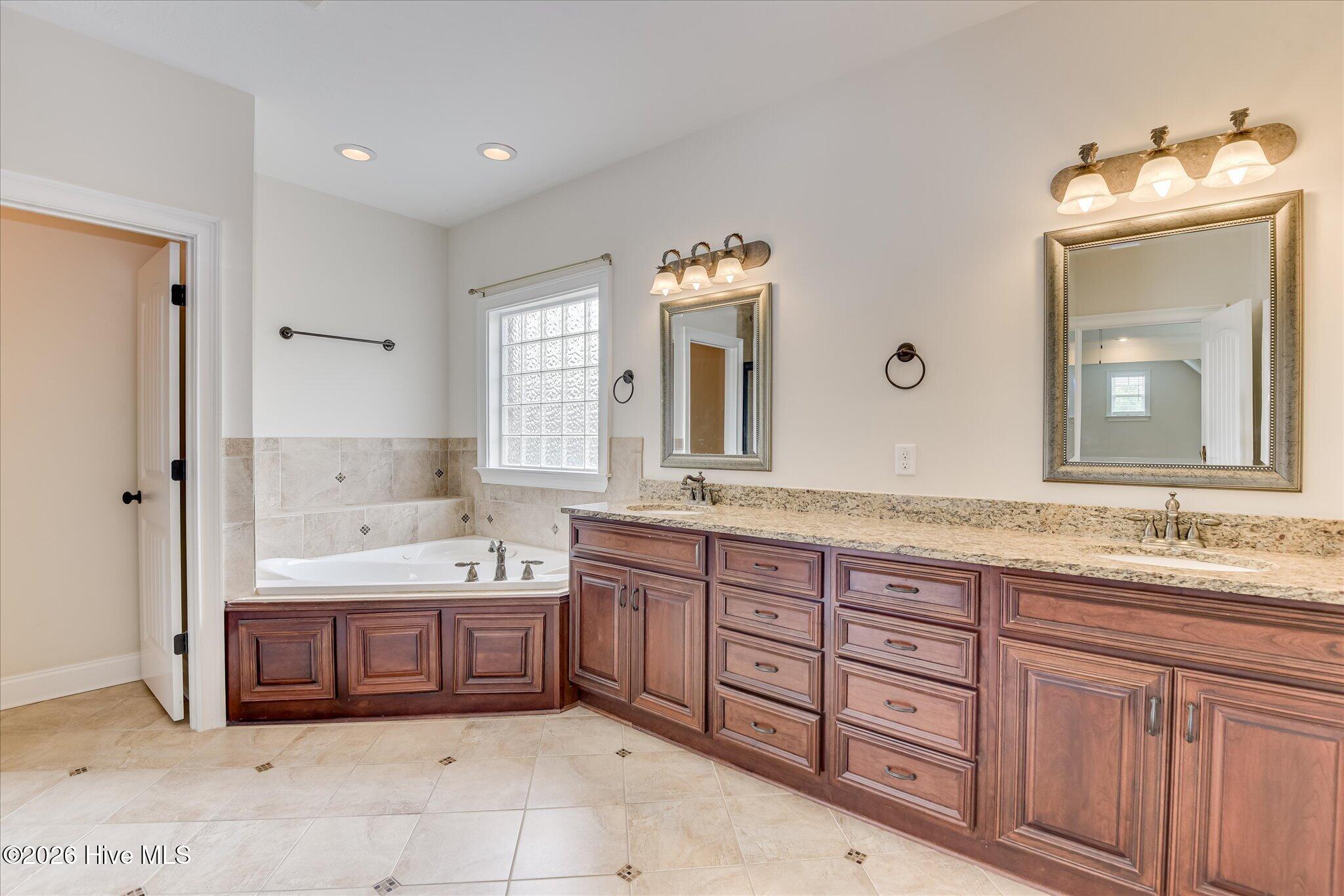 1016 Winding Trail Property Photo 33
