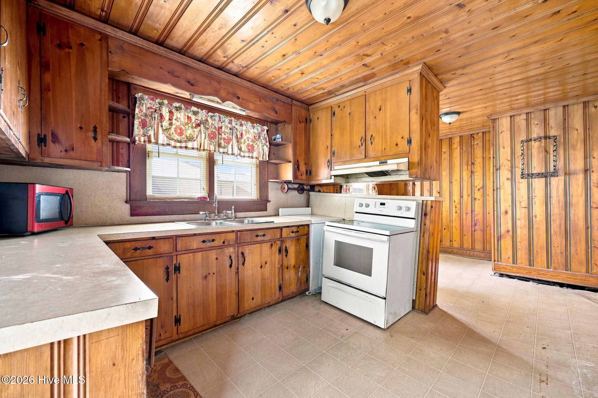 203 Fairview Street Property Photo 6