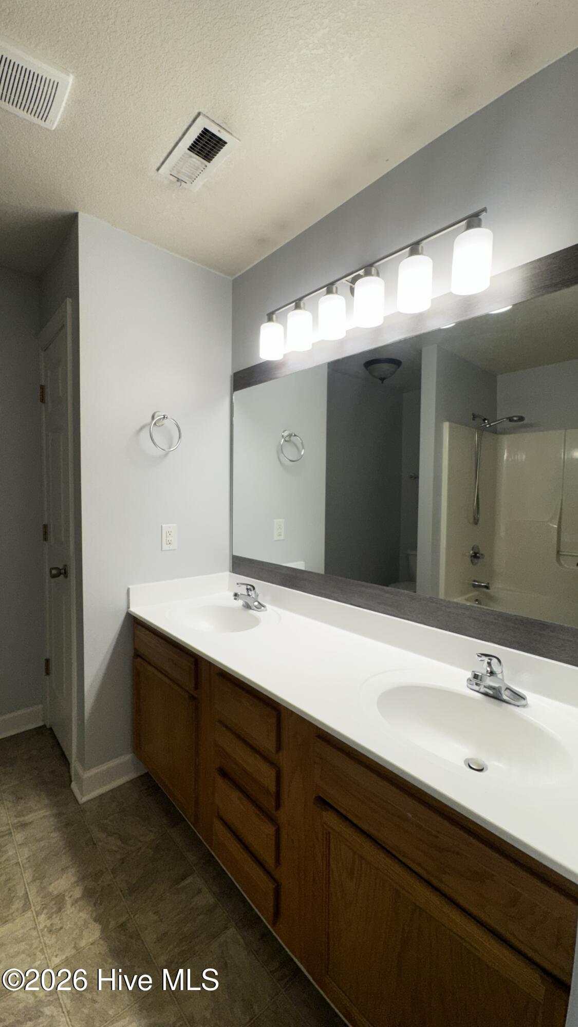 101 Bridgewood Drive Property Photo 11