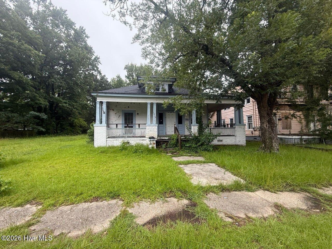 1010 Sunset Avenue Property Photo 1