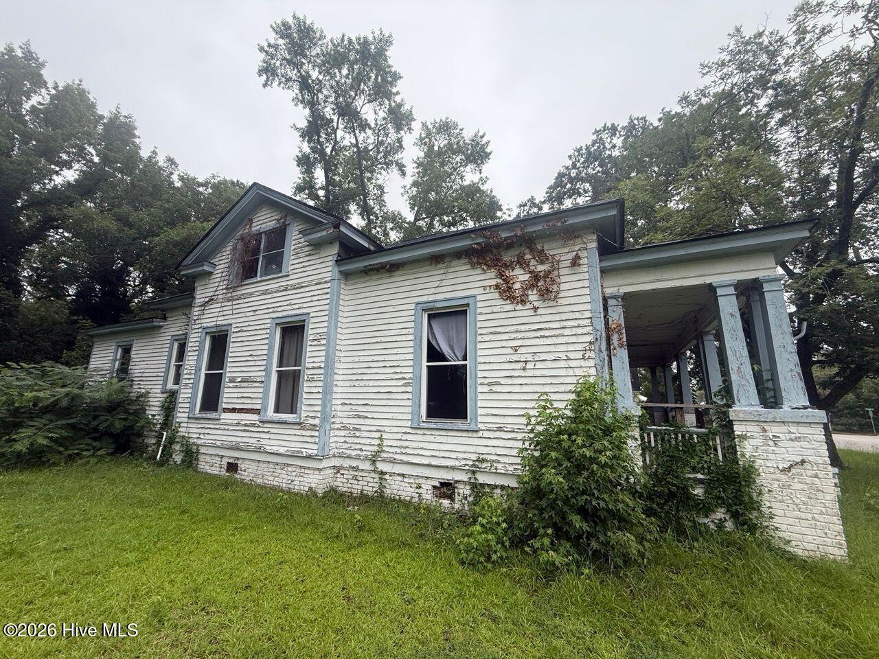 1010 Sunset Avenue Property Photo 2