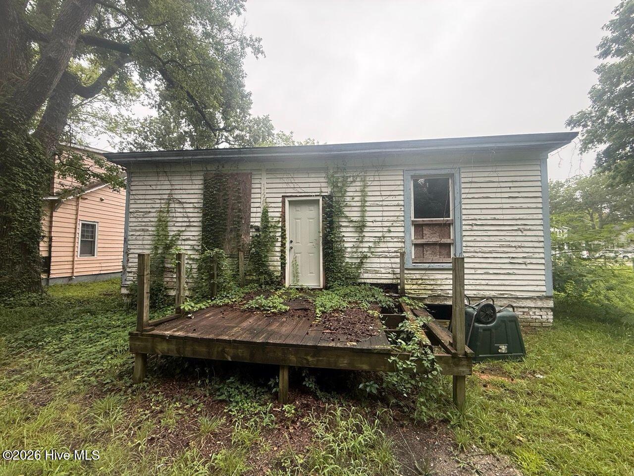 1010 Sunset Avenue Property Photo 3