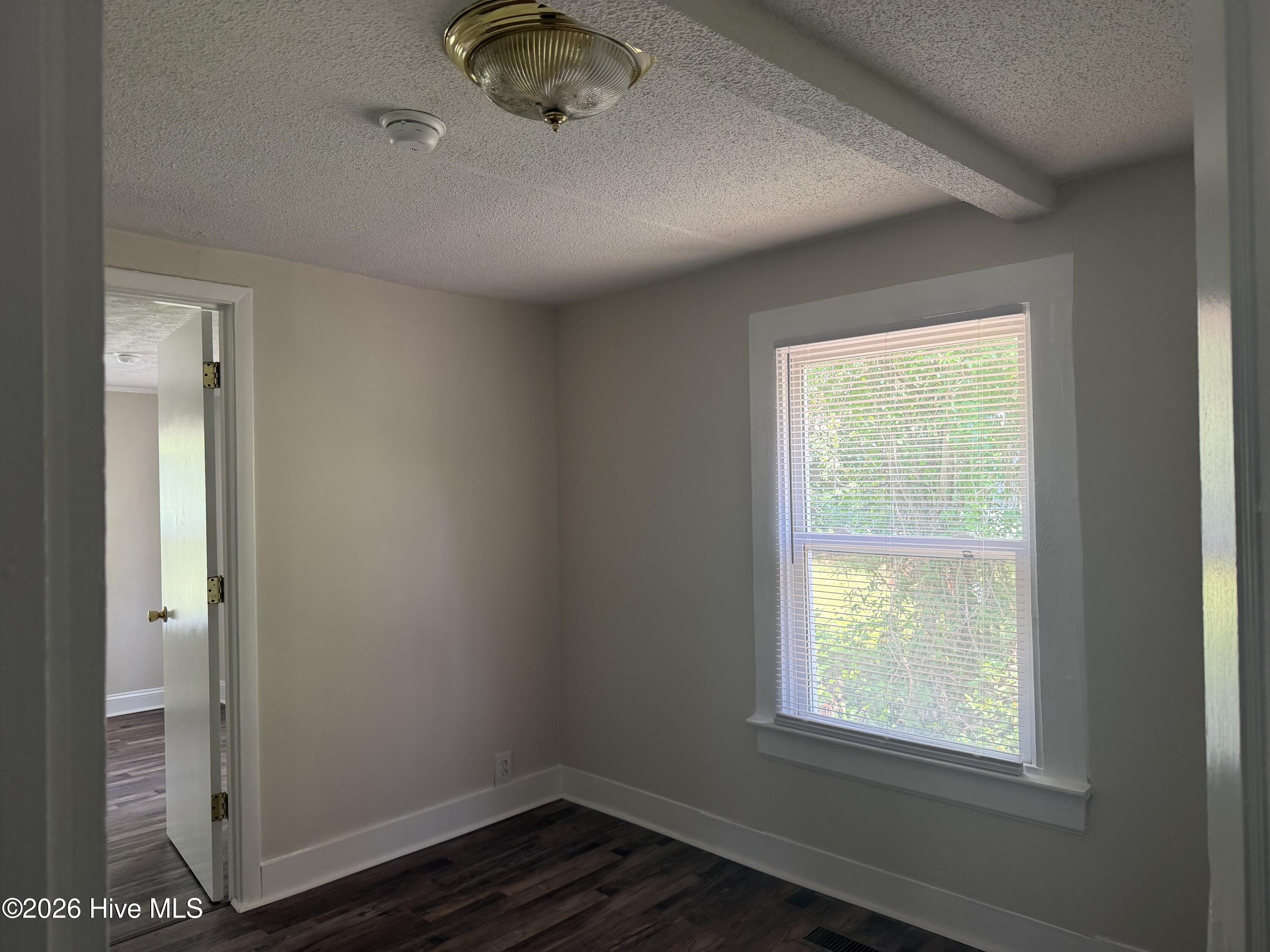 511 E Woodall Street Property Photo 3