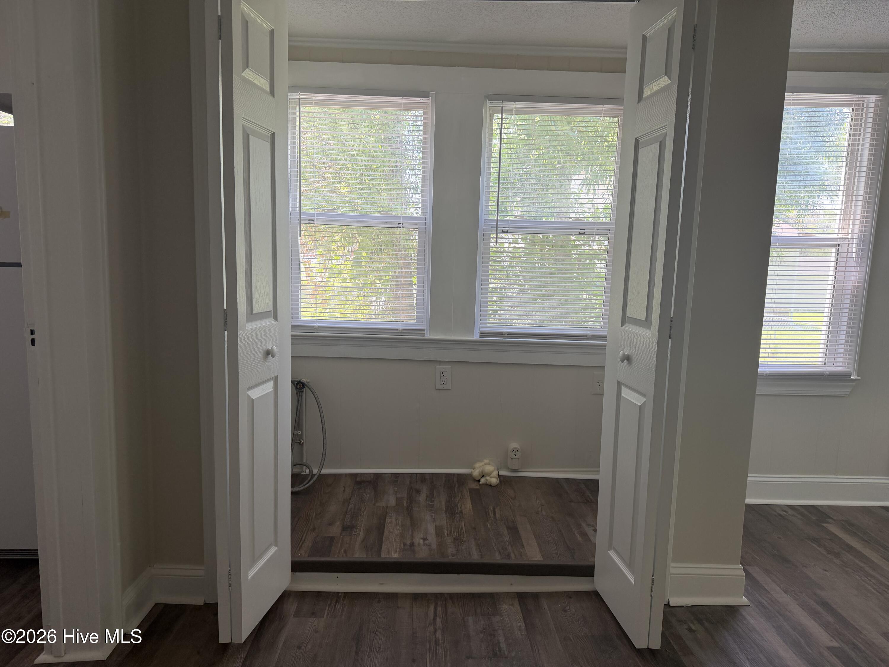 511 E Woodall Street Property Photo 6