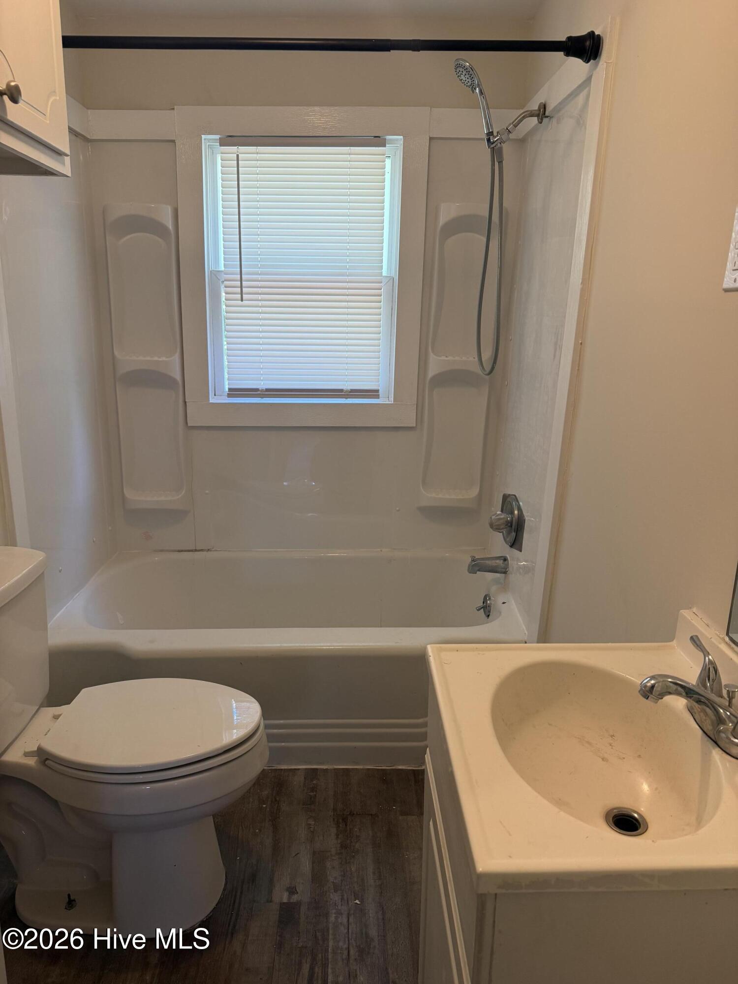 511 E Woodall Street Property Photo 8