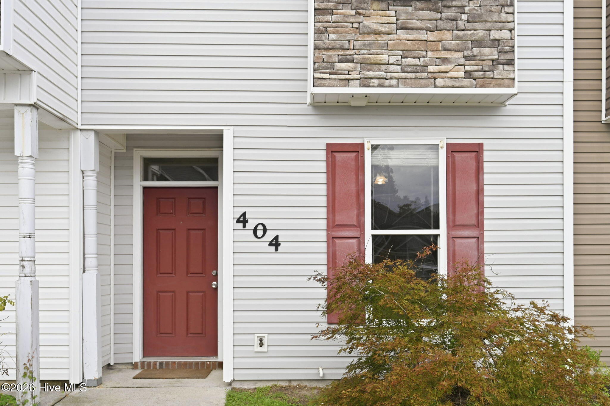 404 Glenhaven Lane Property Photo 3
