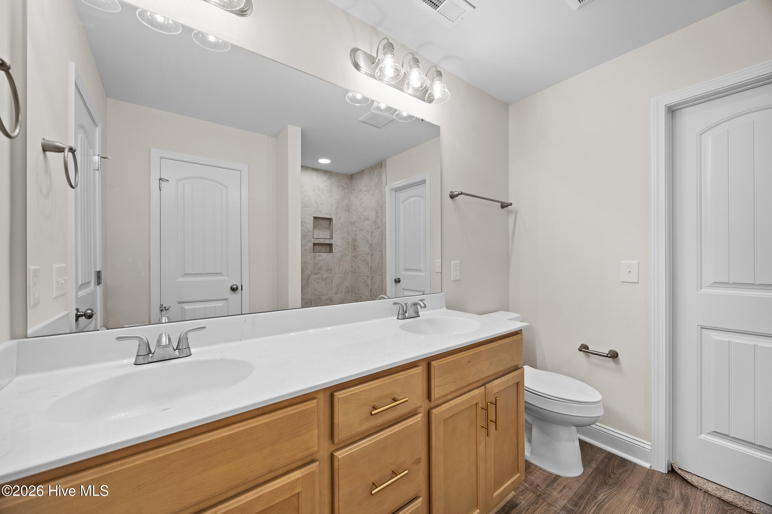 416 Fore Place Property Photo 34