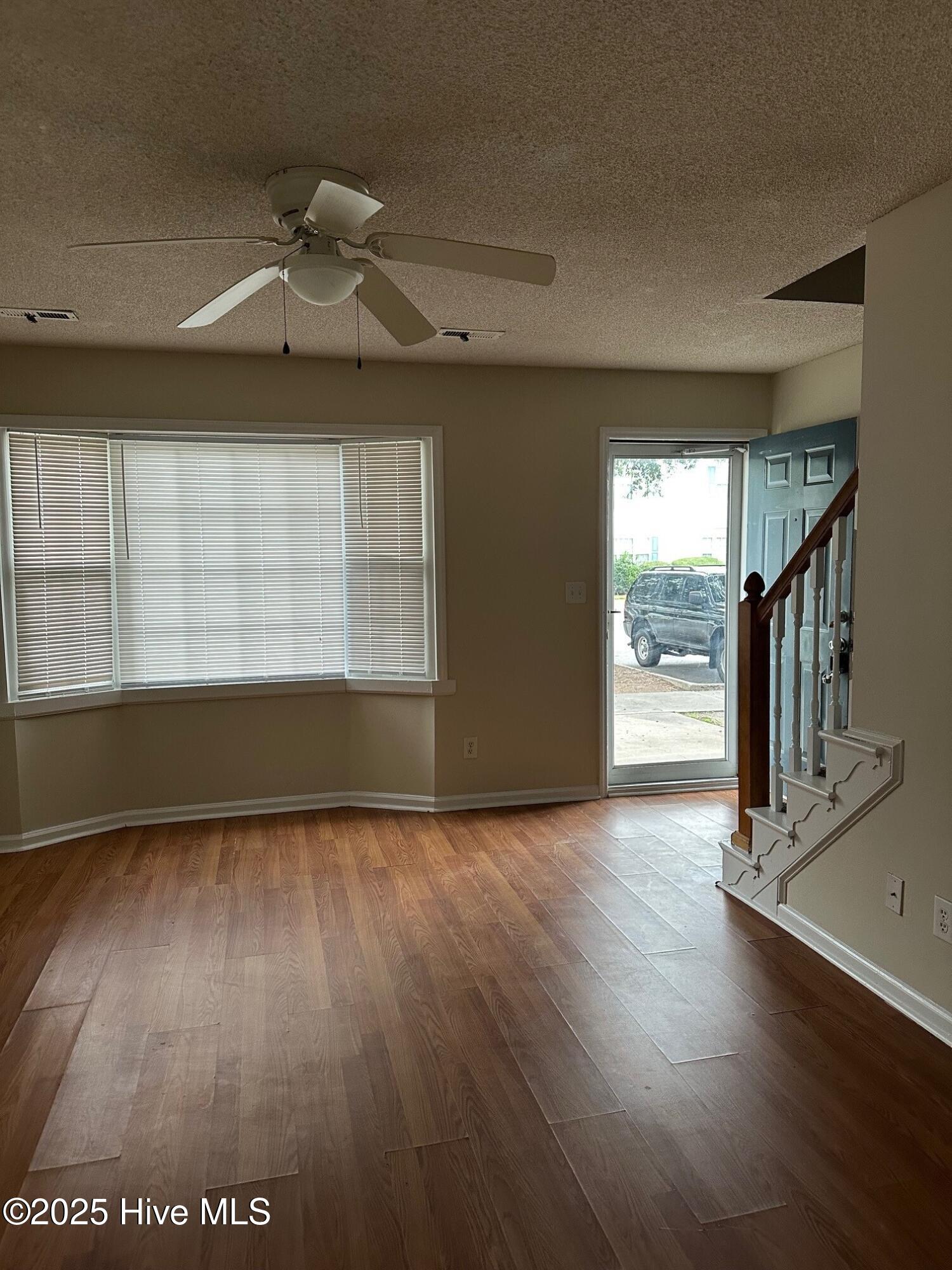 3827 Sterling Pointe Drive Tt1 Property Photo 6