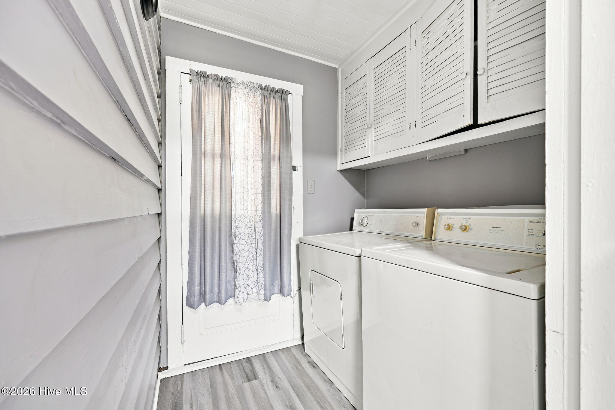 937 Redgate Avenue Property Photo 10