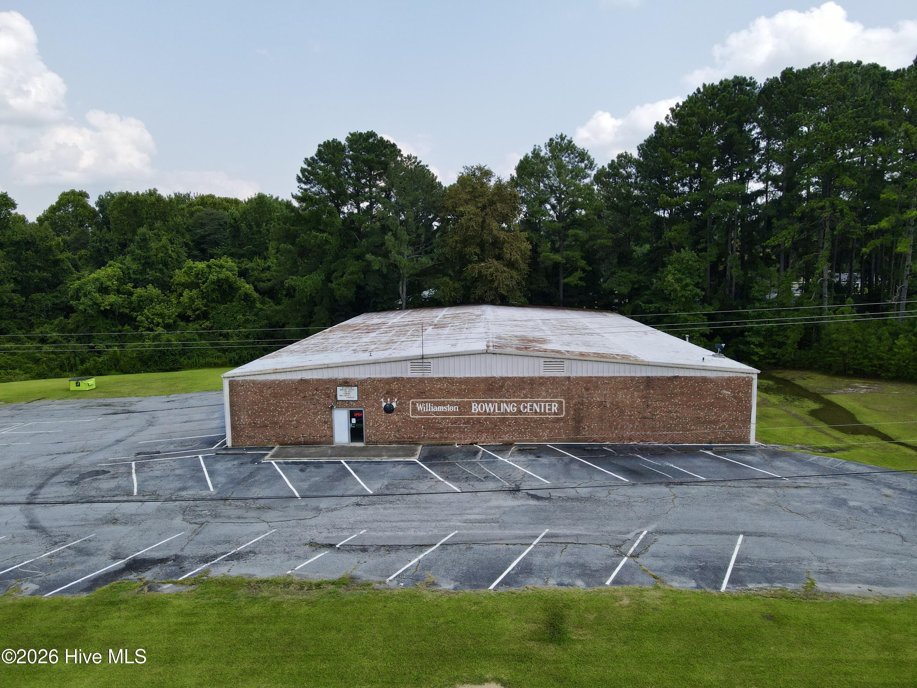 915 E Boulevard Property Photo 1
