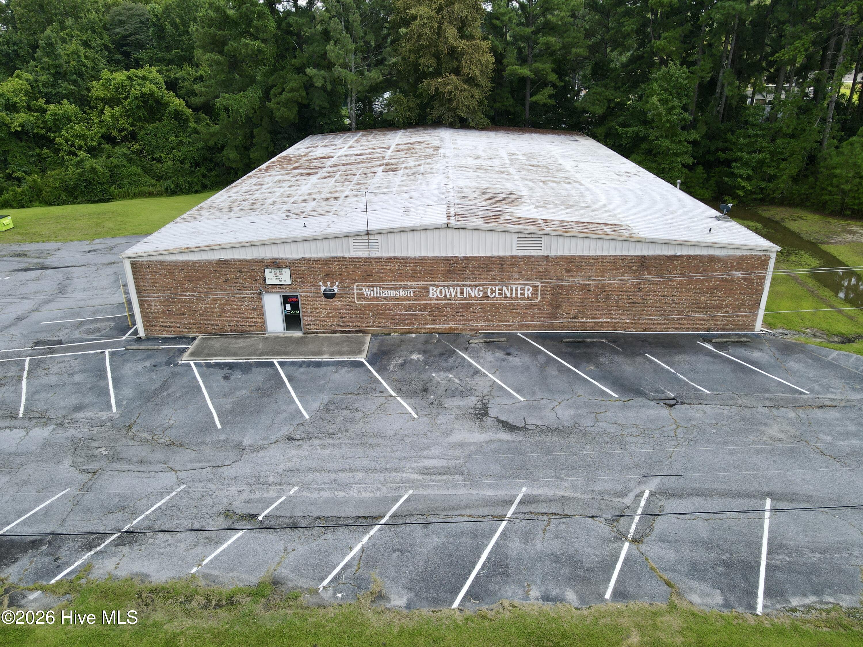 915 E Boulevard Property Photo 2