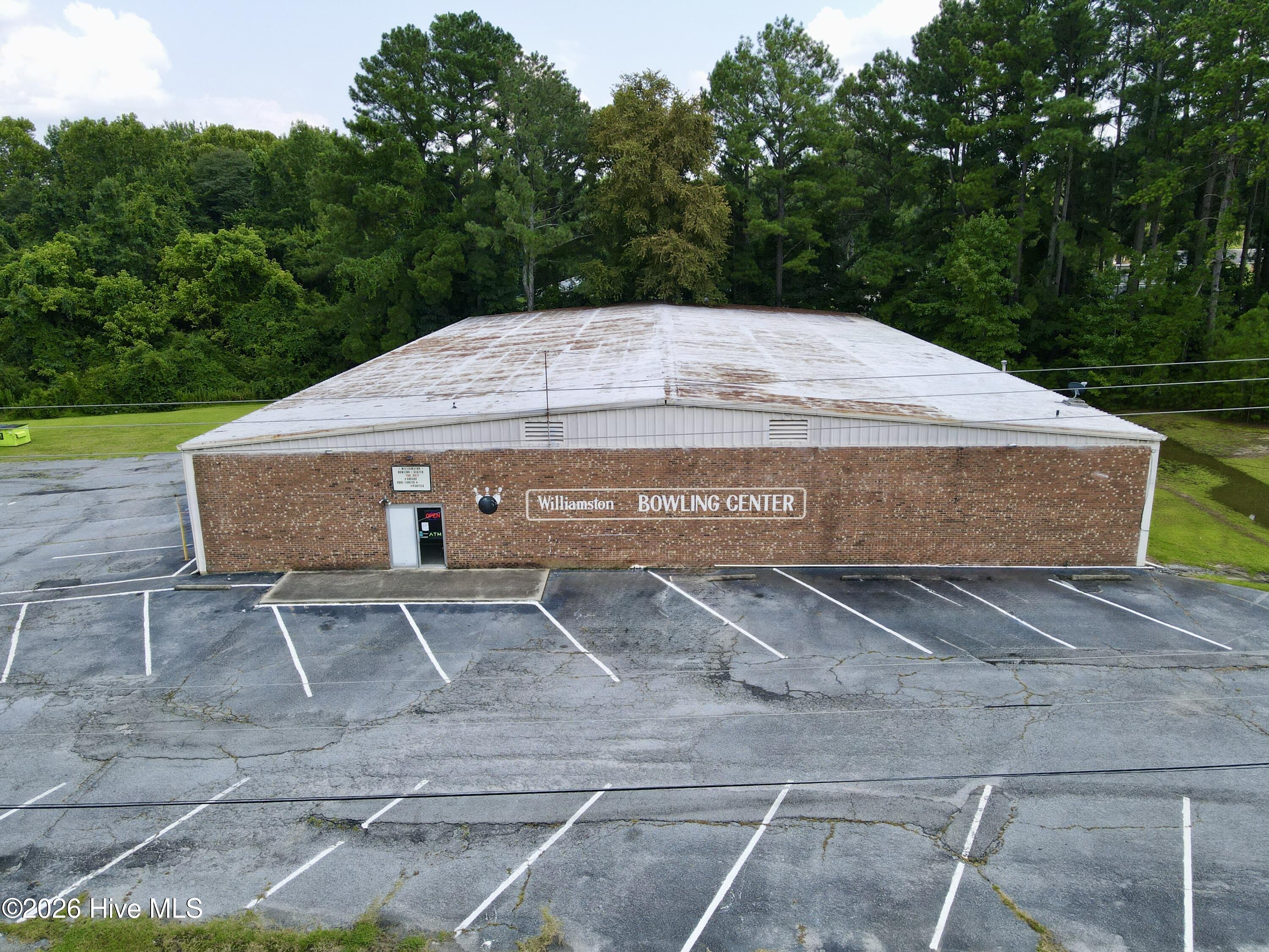 915 E Boulevard Property Photo 3