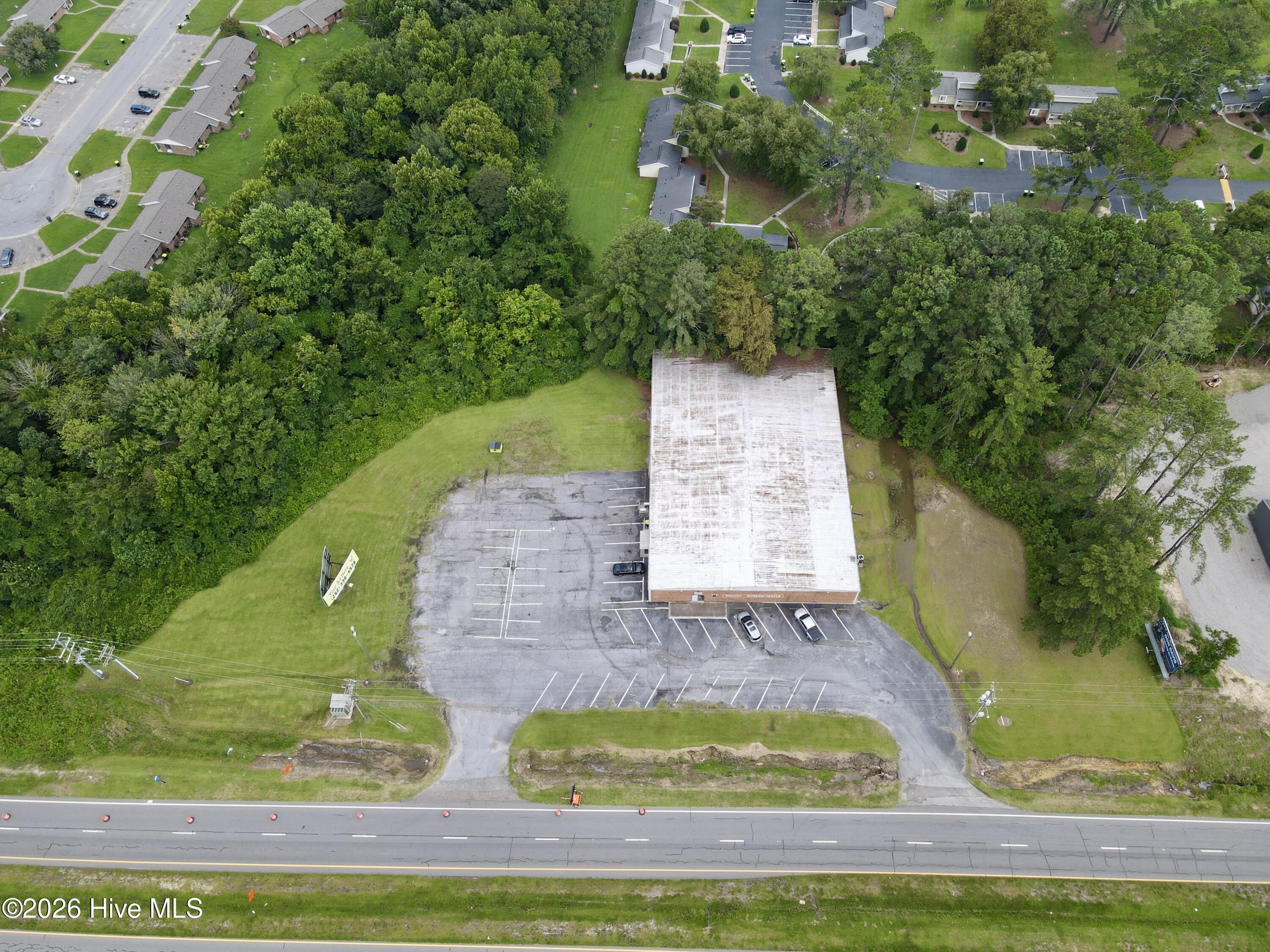 915 E Boulevard Property Photo 8