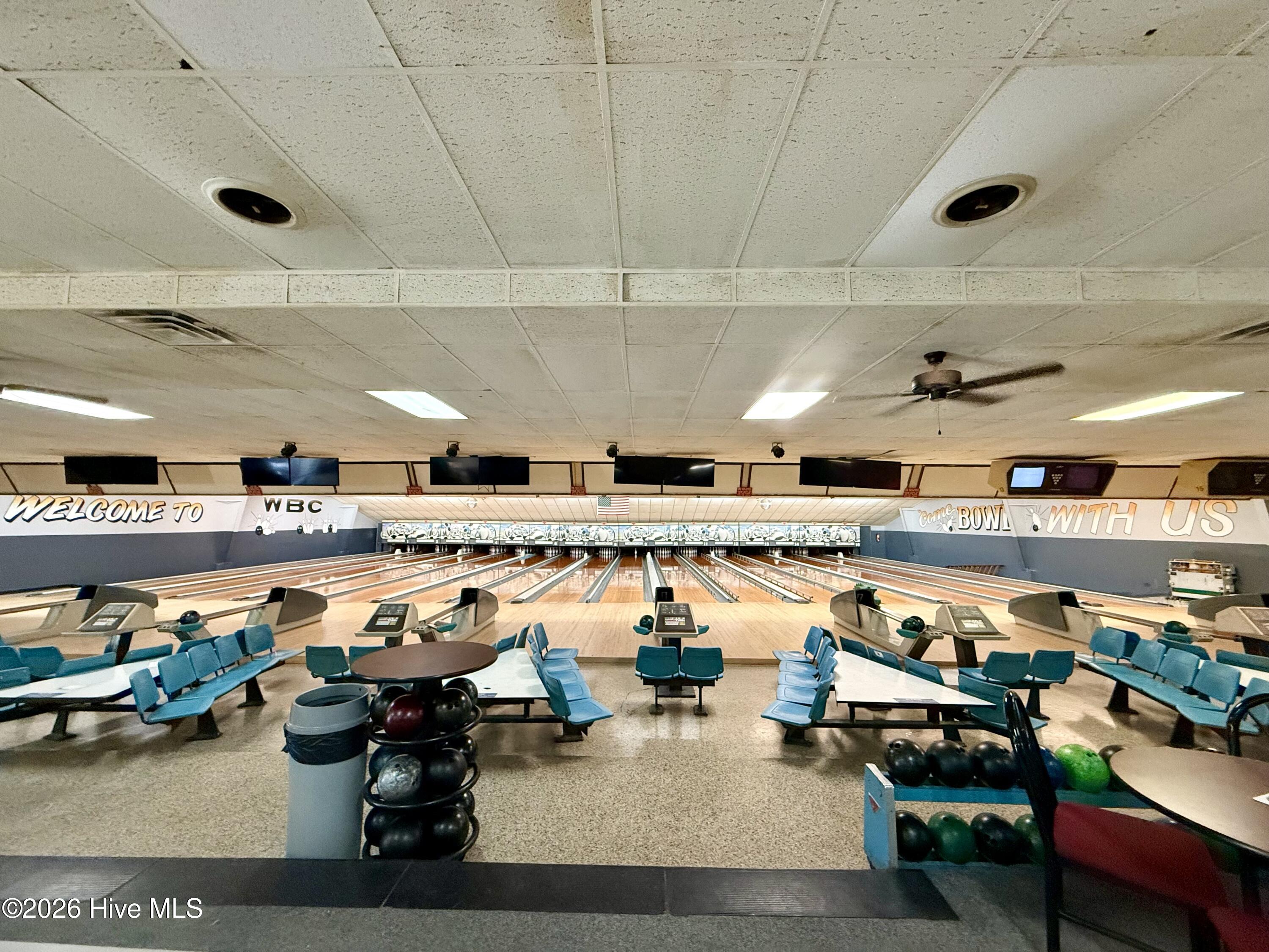 915 E Boulevard Property Photo 11