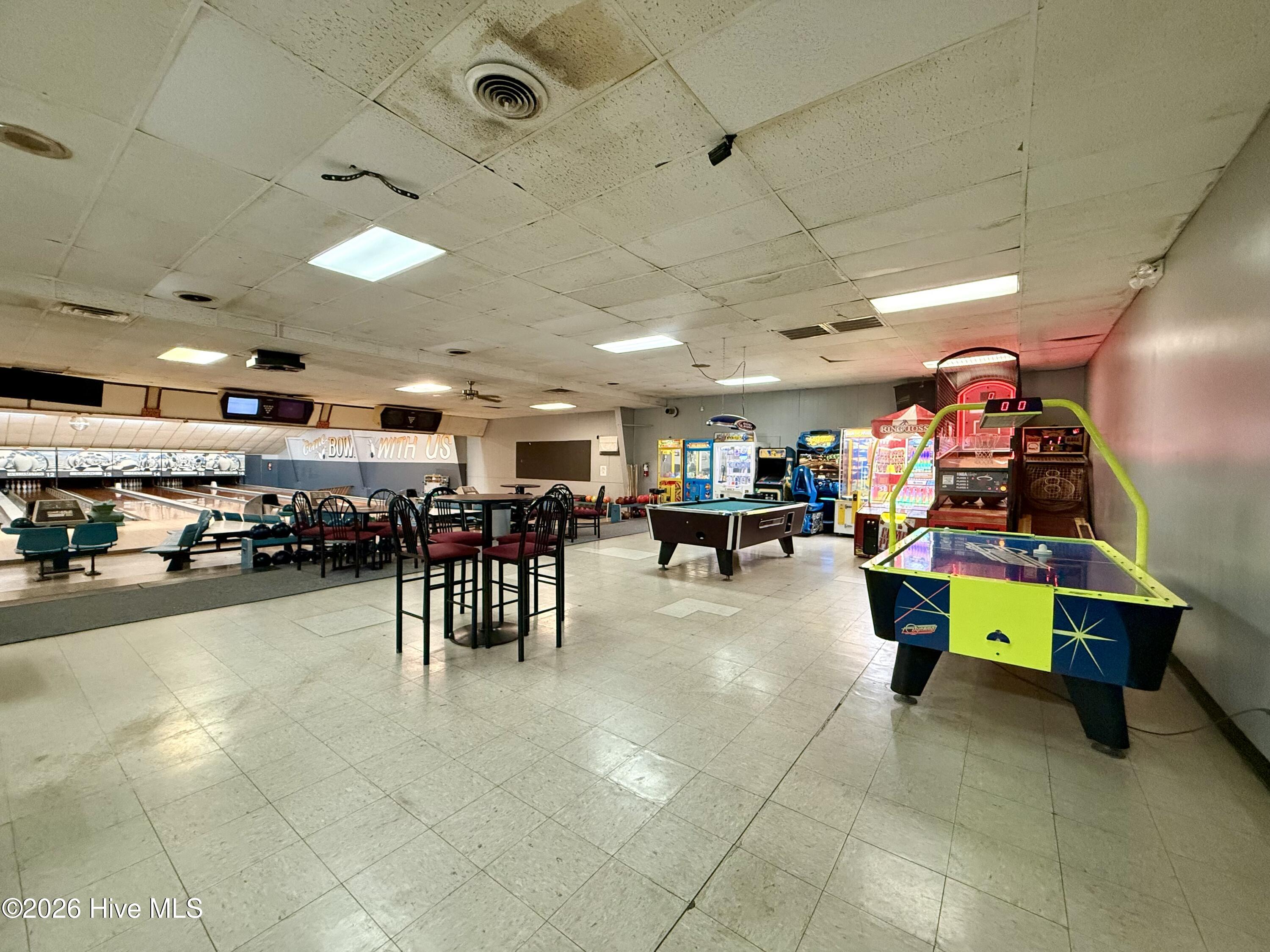915 E Boulevard Property Photo 13