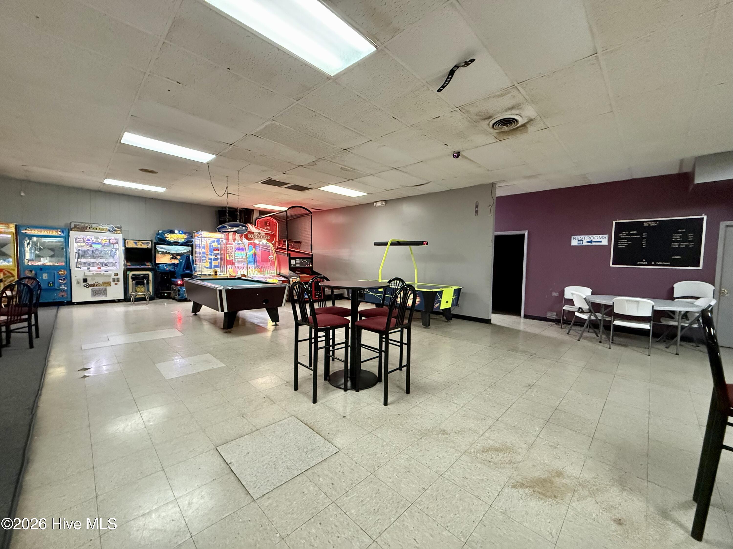 915 E Boulevard Property Photo 14