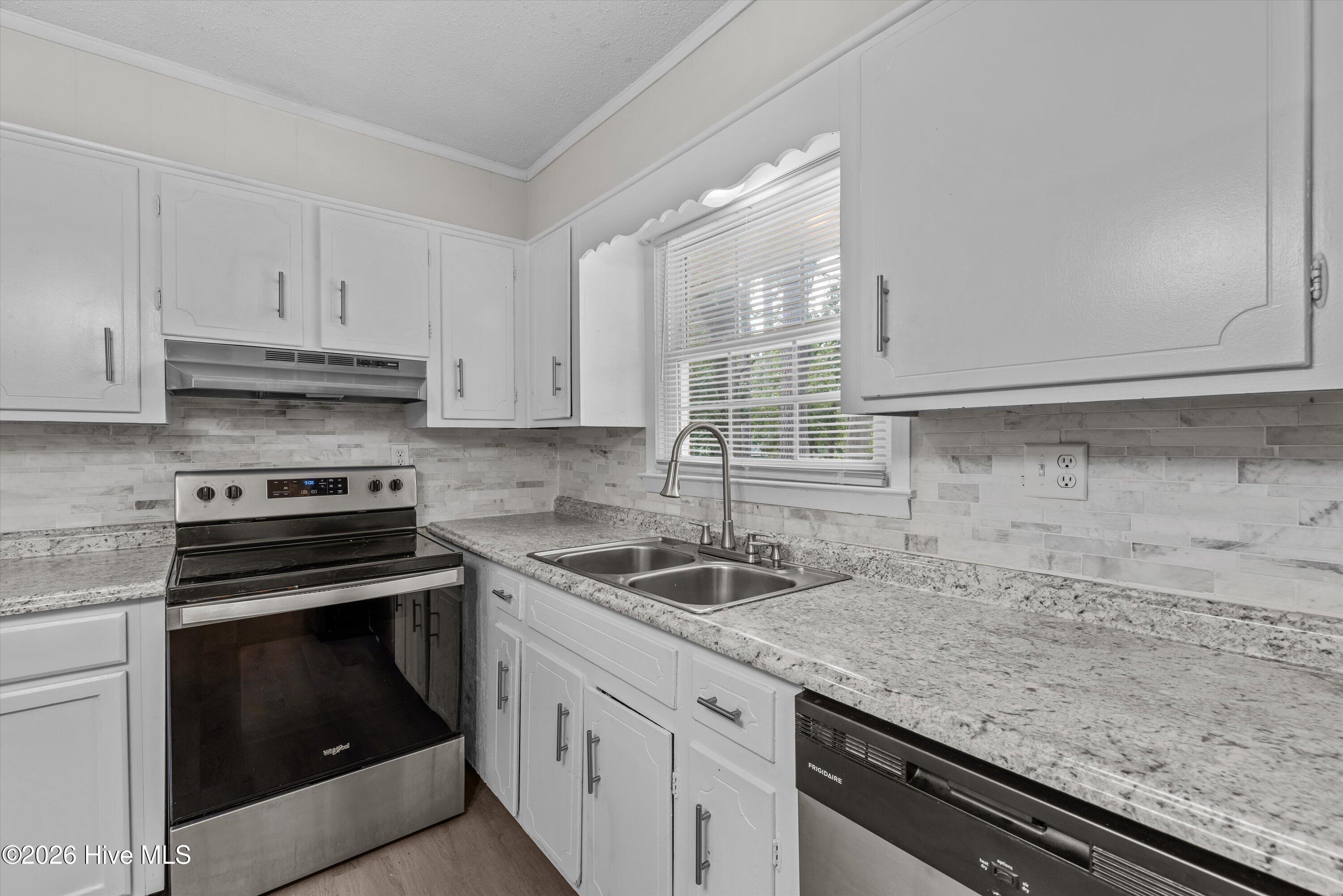 2526 Meadowbrook Drive Property Photo 8