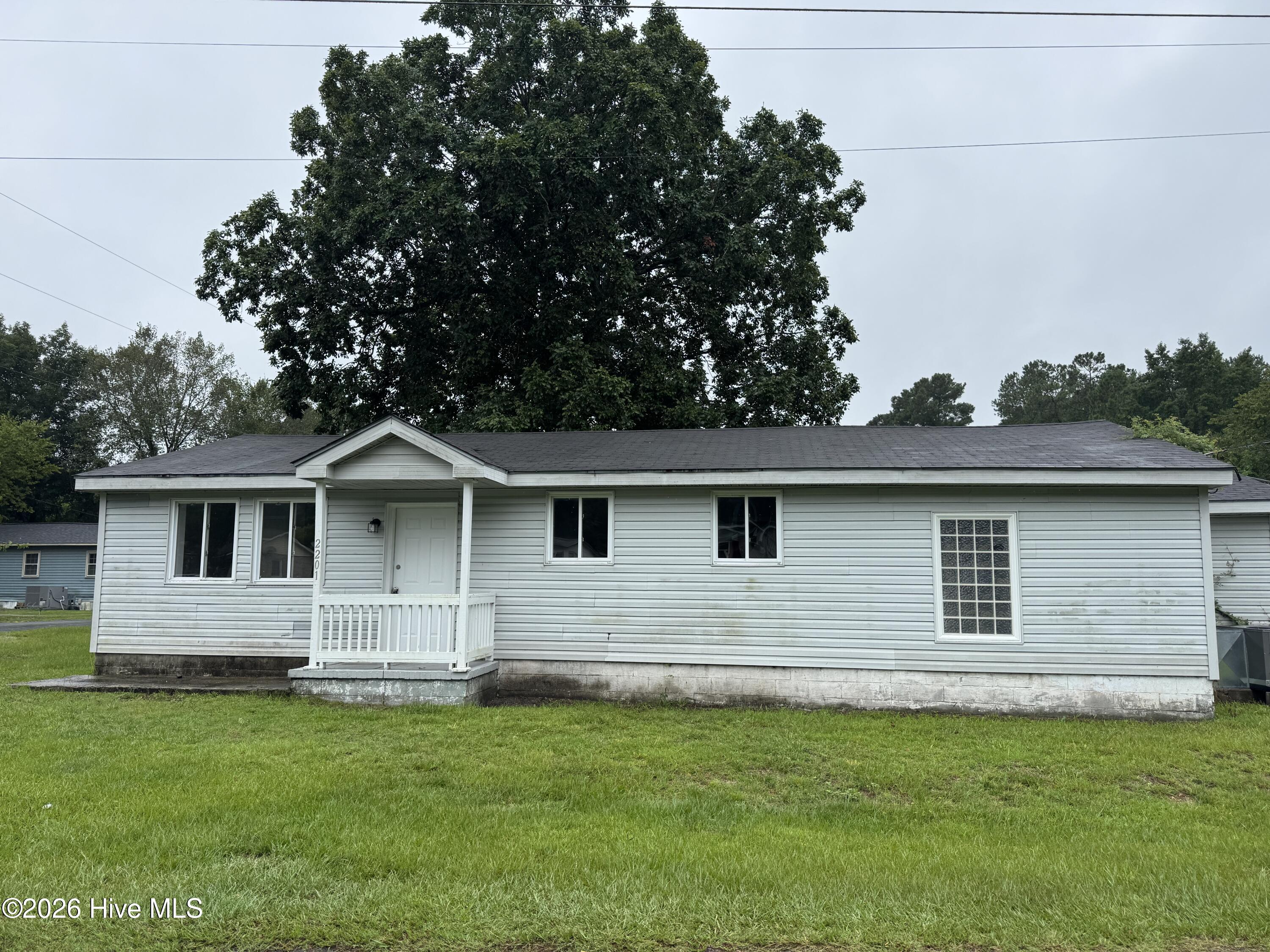 2201 Chestnut Avenue Property Photo 1