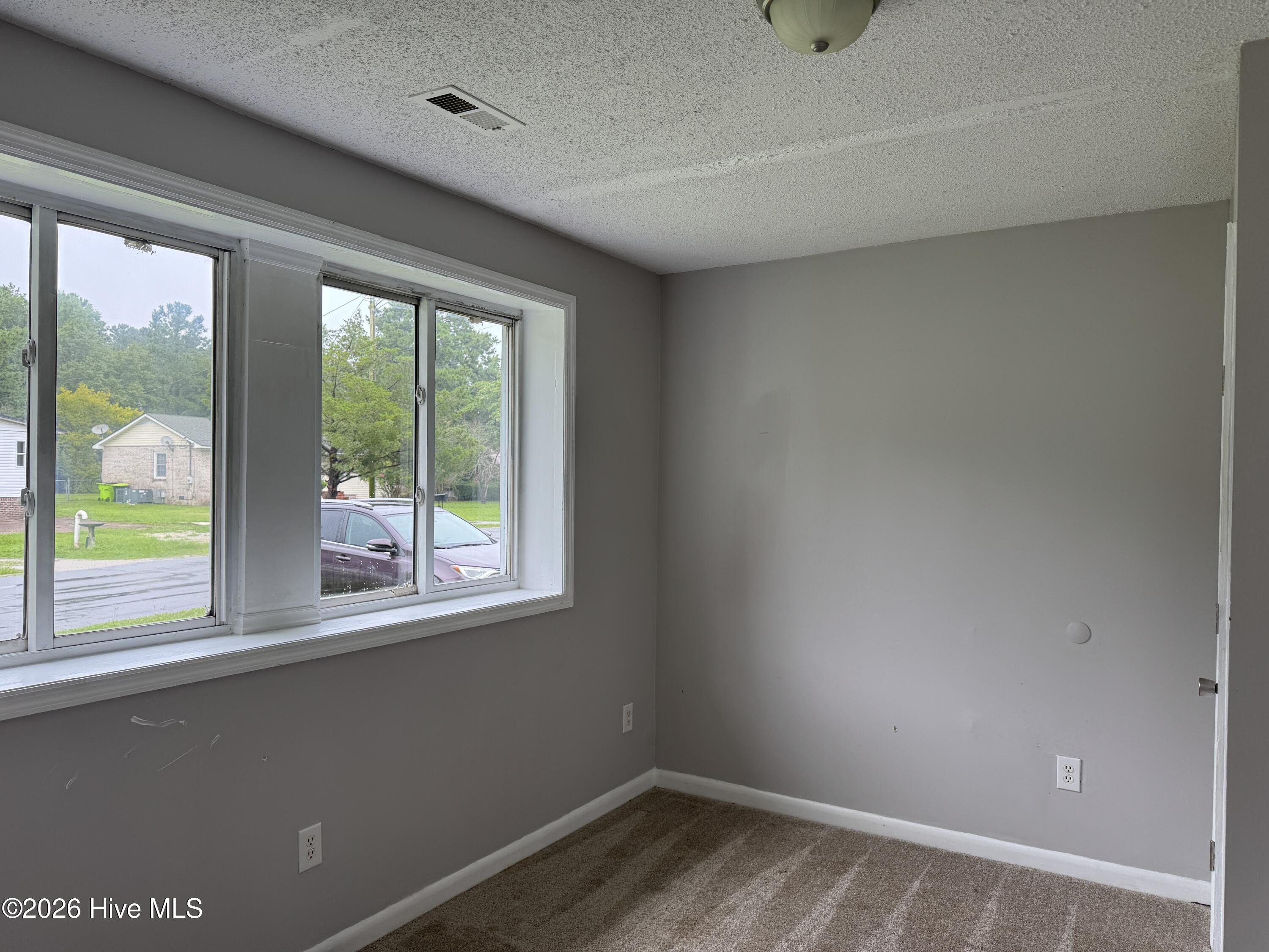 2201 Chestnut Avenue Property Photo 6