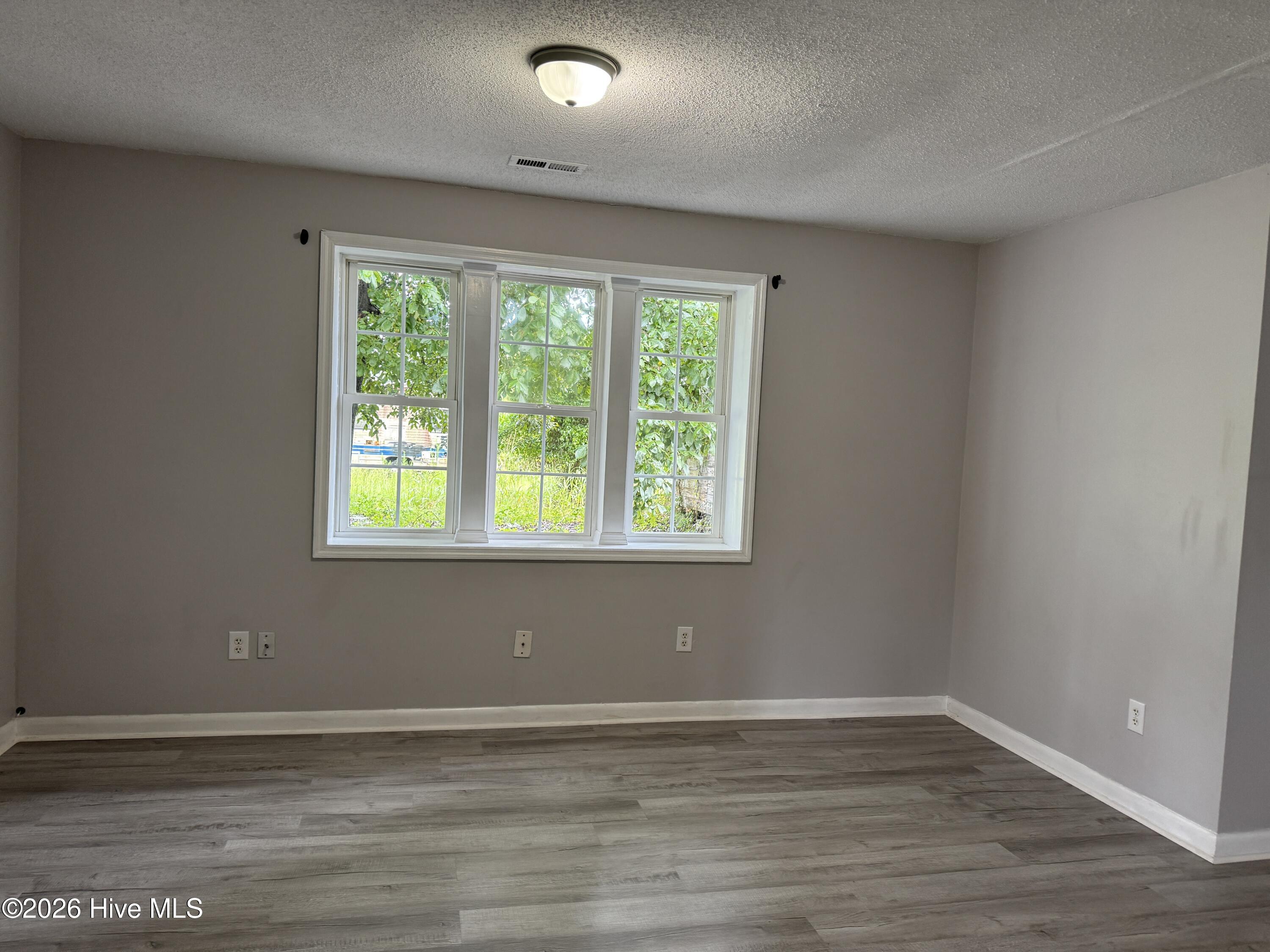 2201 Chestnut Avenue Property Photo 7