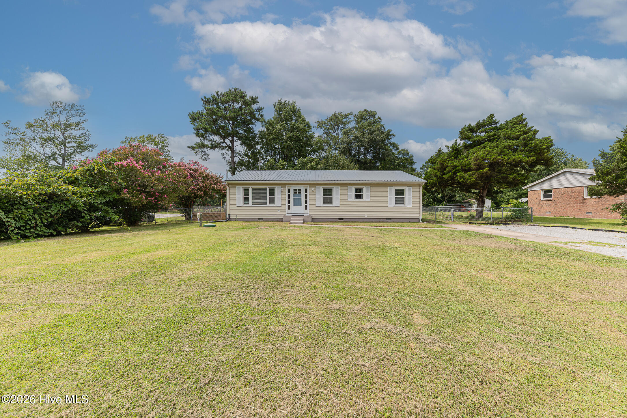 670 Queens Creek Road Property Photo 1