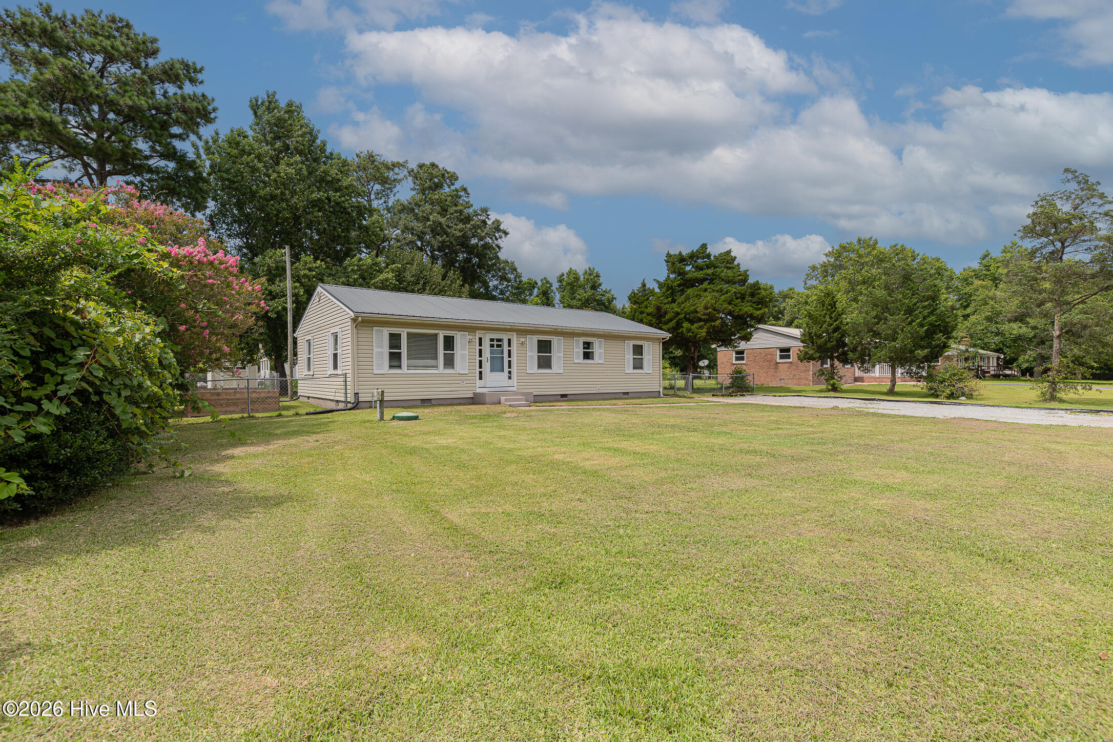 670 Queens Creek Road Property Photo 2