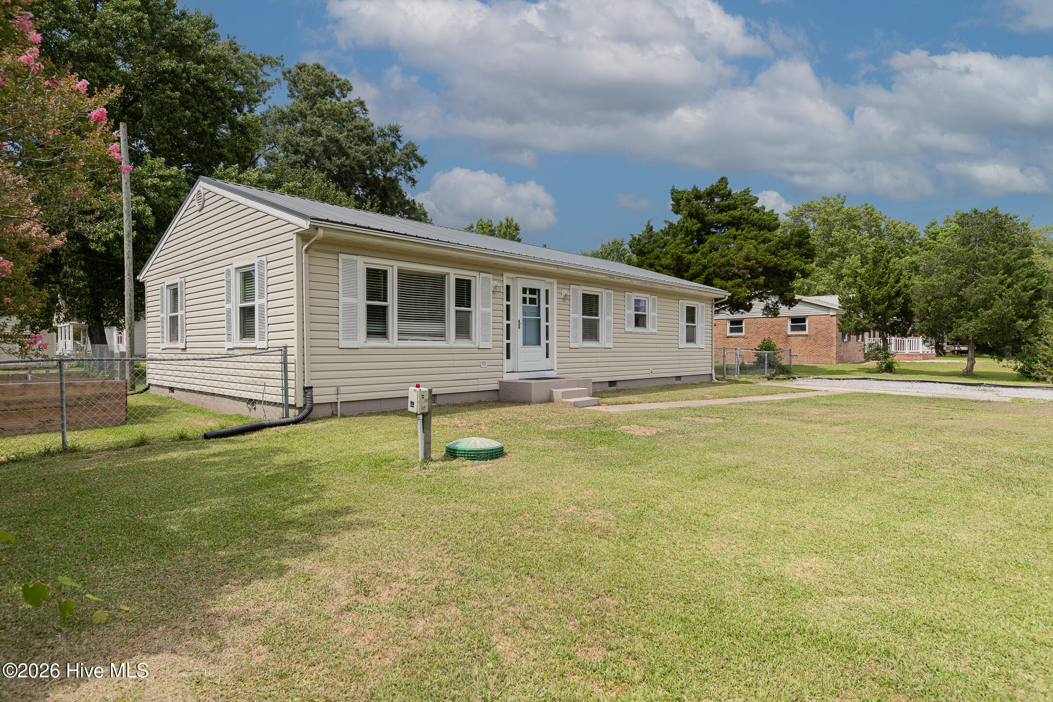 670 Queens Creek Road Property Photo 3