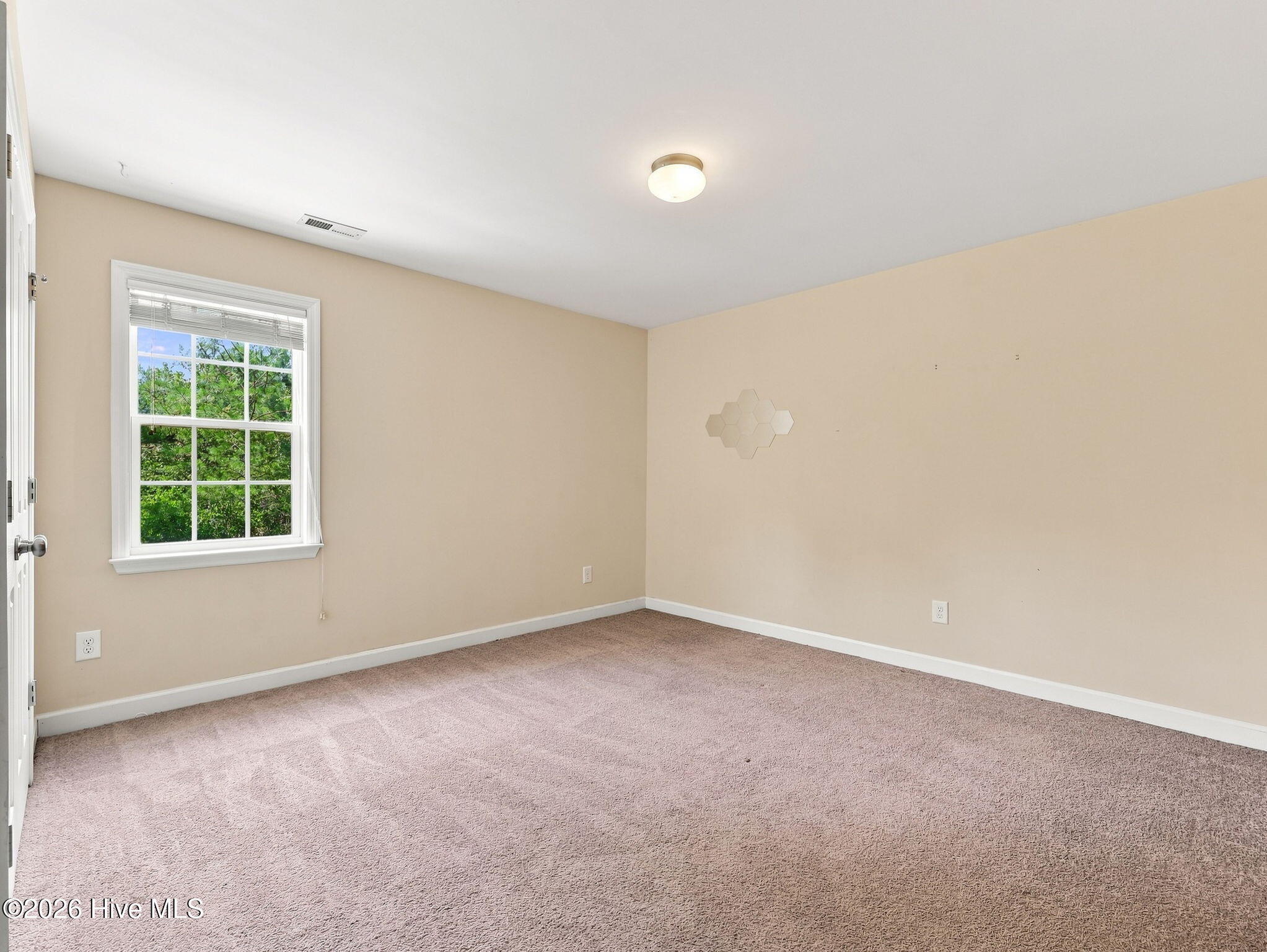 302 Squire Court Property Photo 35
