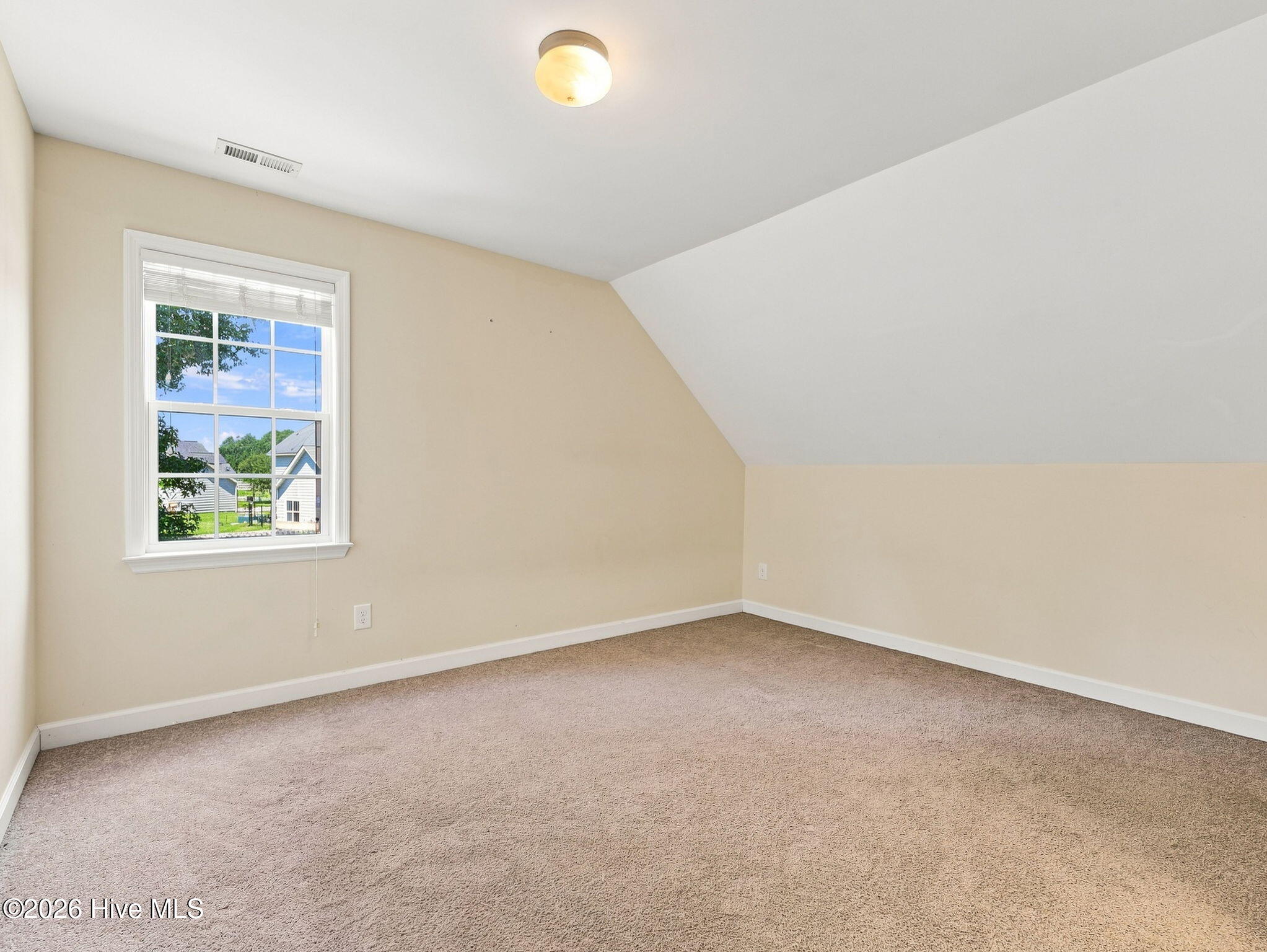 302 Squire Court Property Photo 38