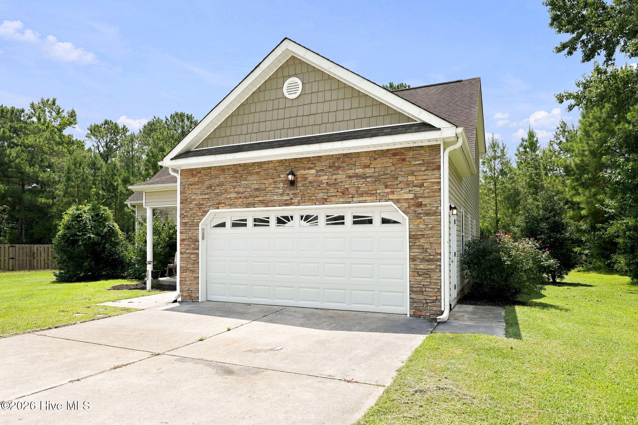 302 Squire Court Property Photo 42