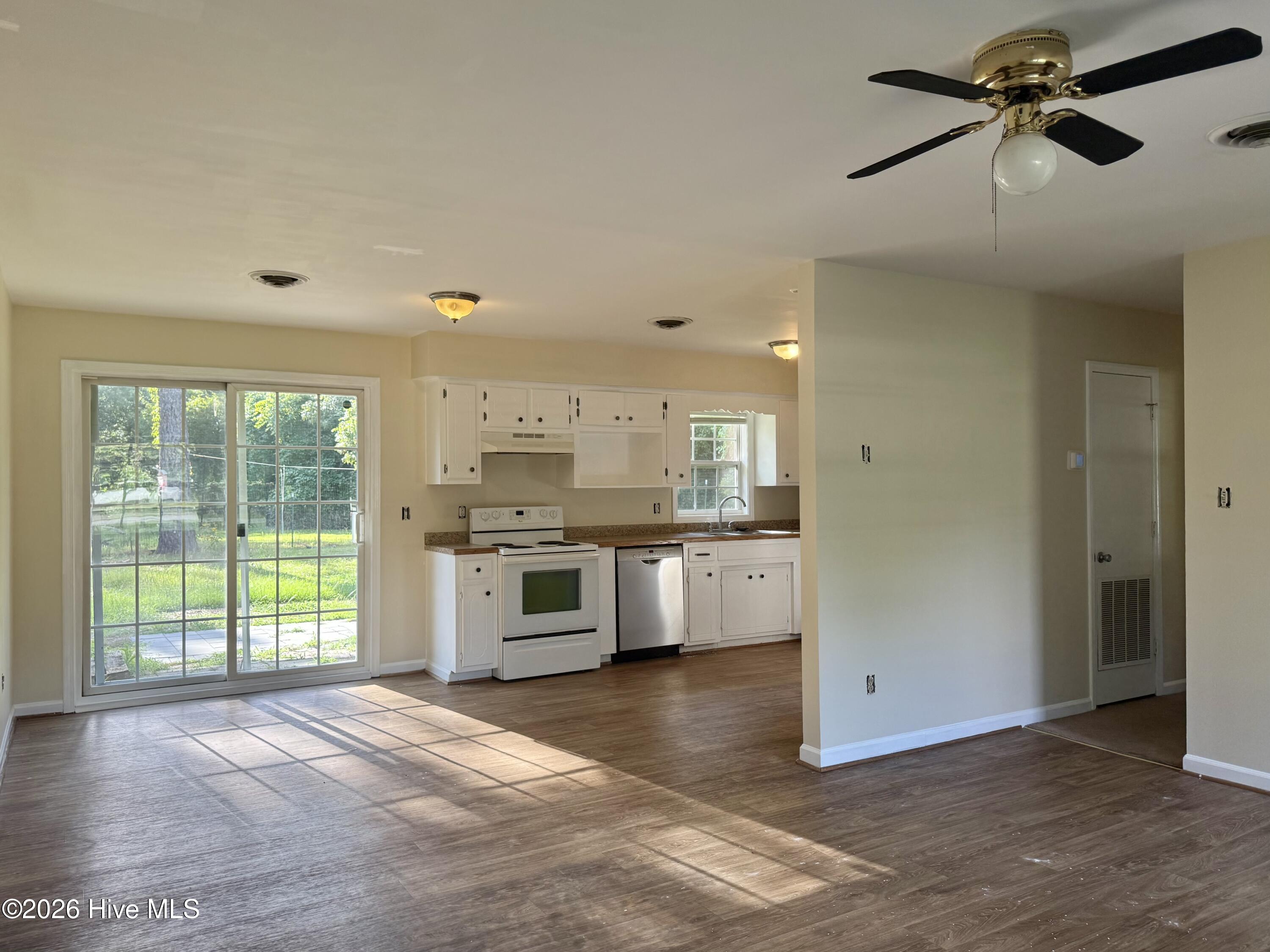 792 Broad Creek Road Property Photo 1