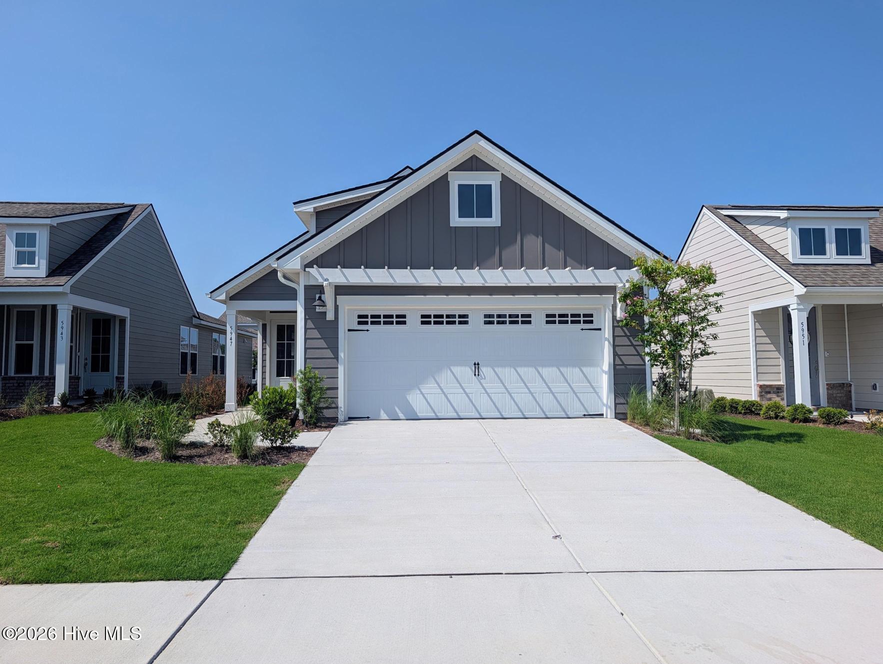 5947 Moonshell Loop Property Photo 1
