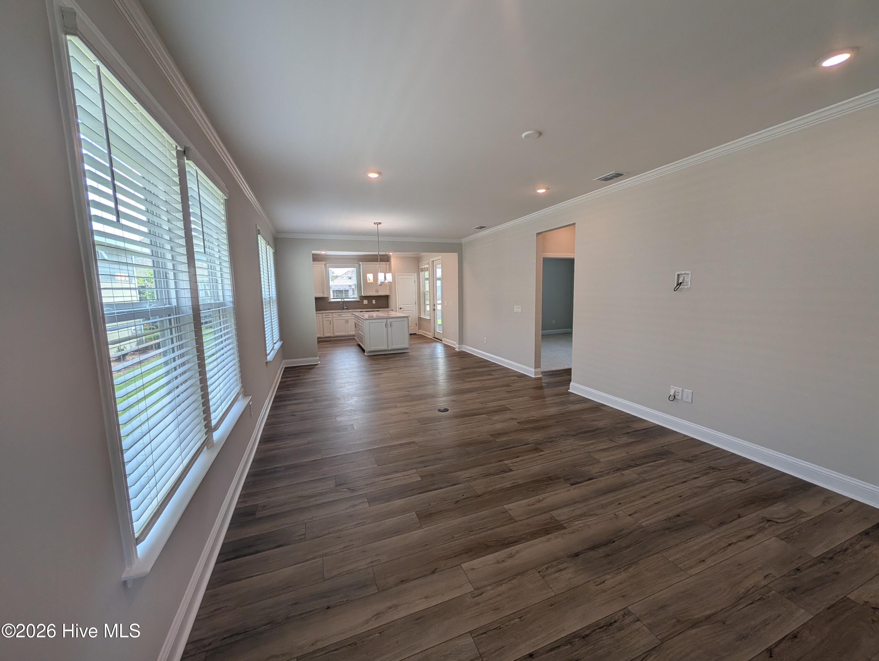 5947 Moonshell Loop Property Photo 2
