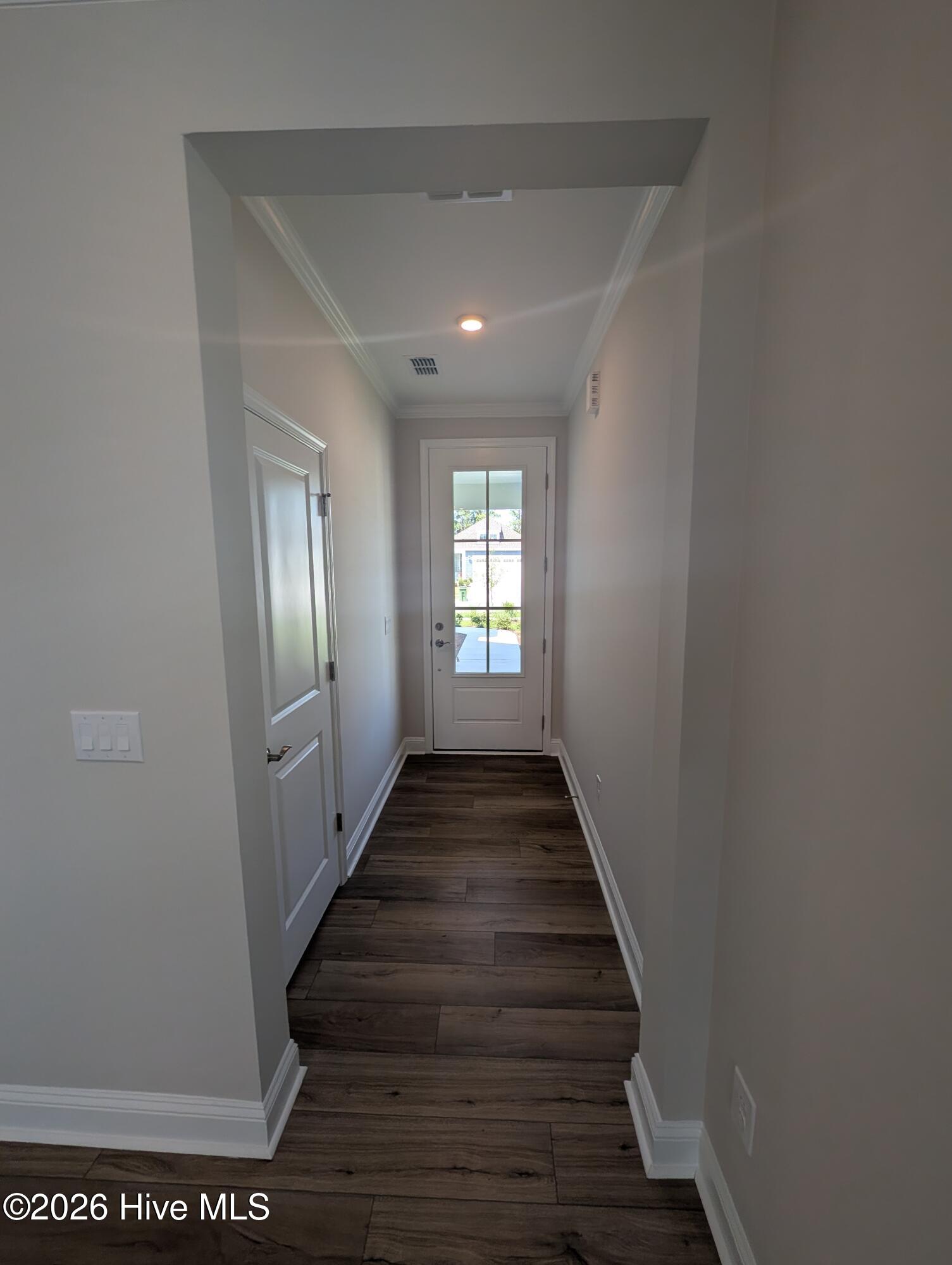 5947 Moonshell Loop Property Photo 3