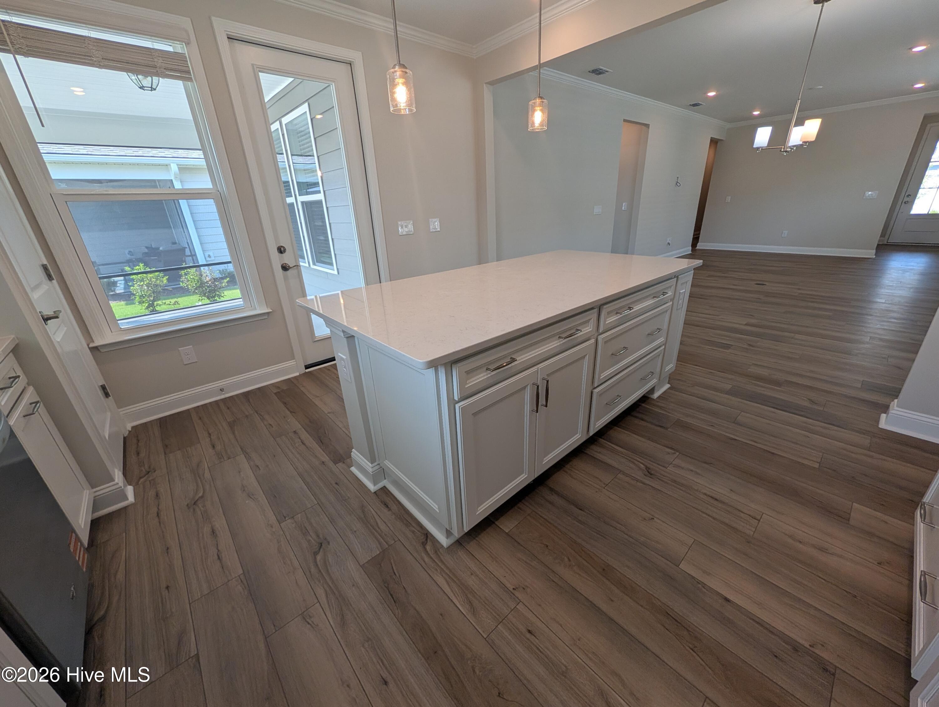 5947 Moonshell Loop Property Photo 6