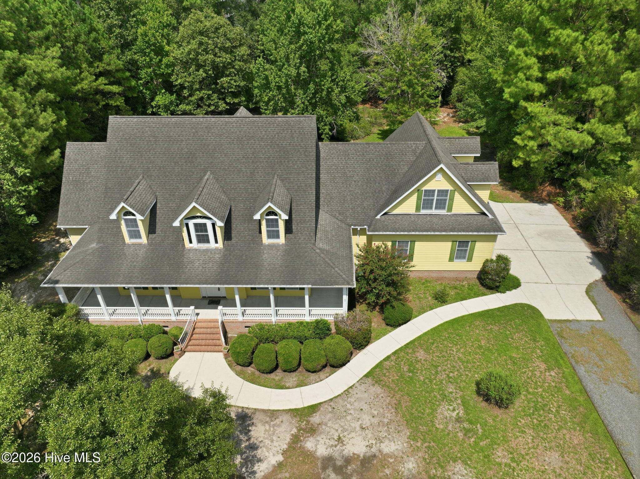303 Creekview Drive Property Photo 2