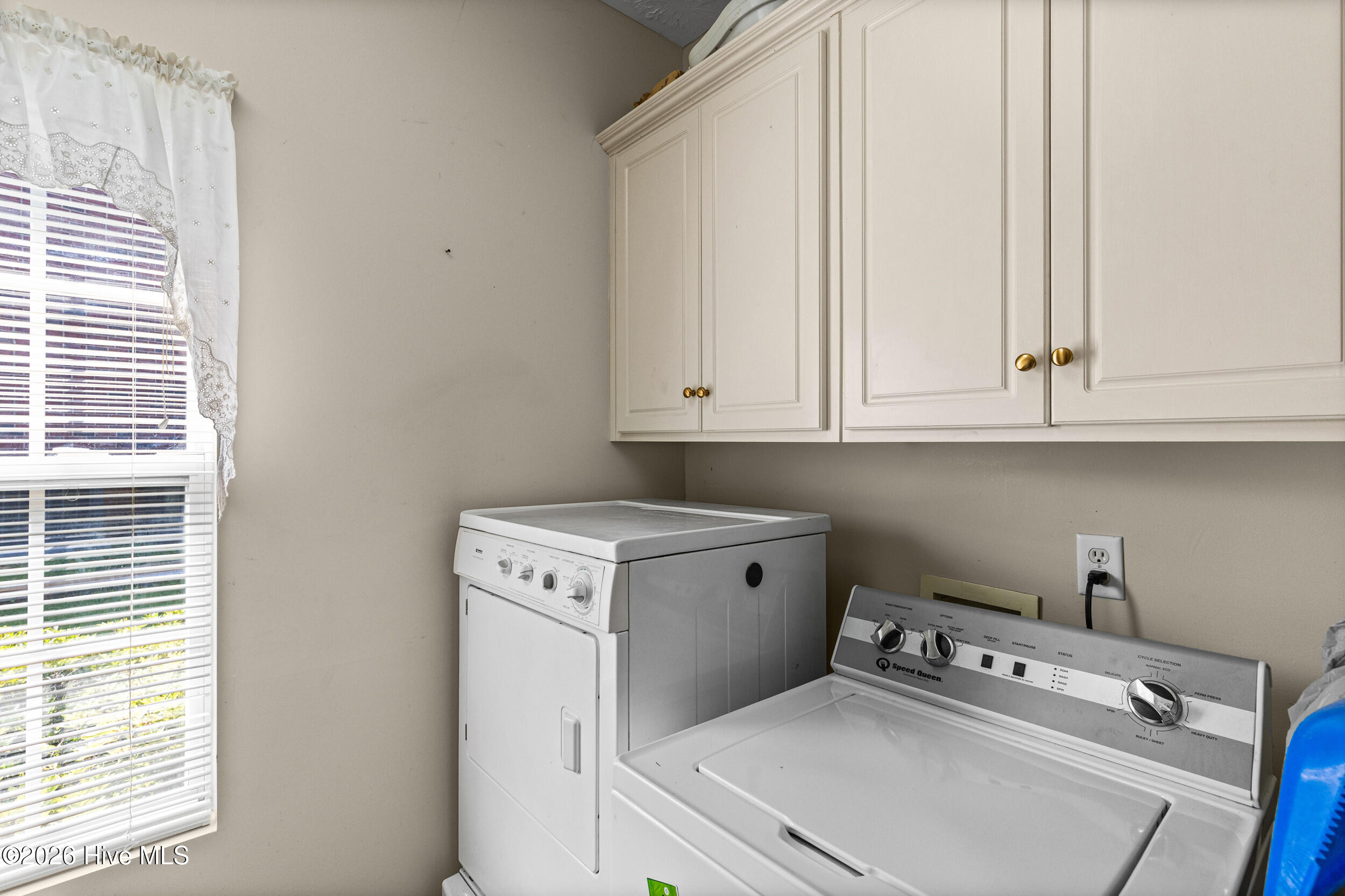 1088 Hampstead Place Property Photo 35