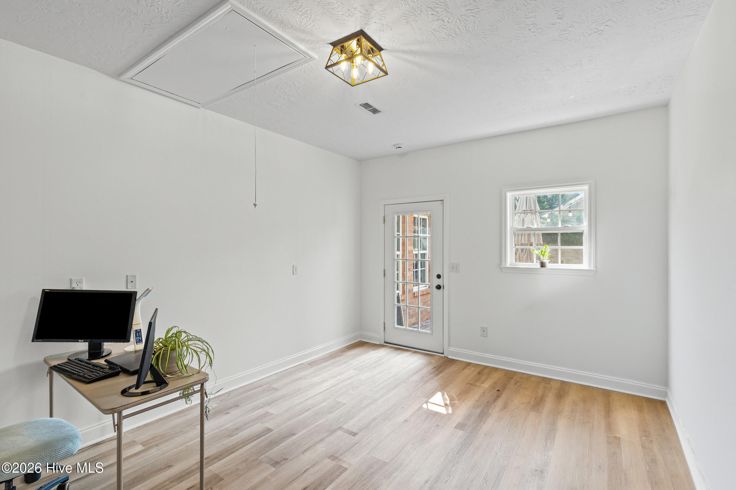 1088 Hampstead Place Property Photo 37