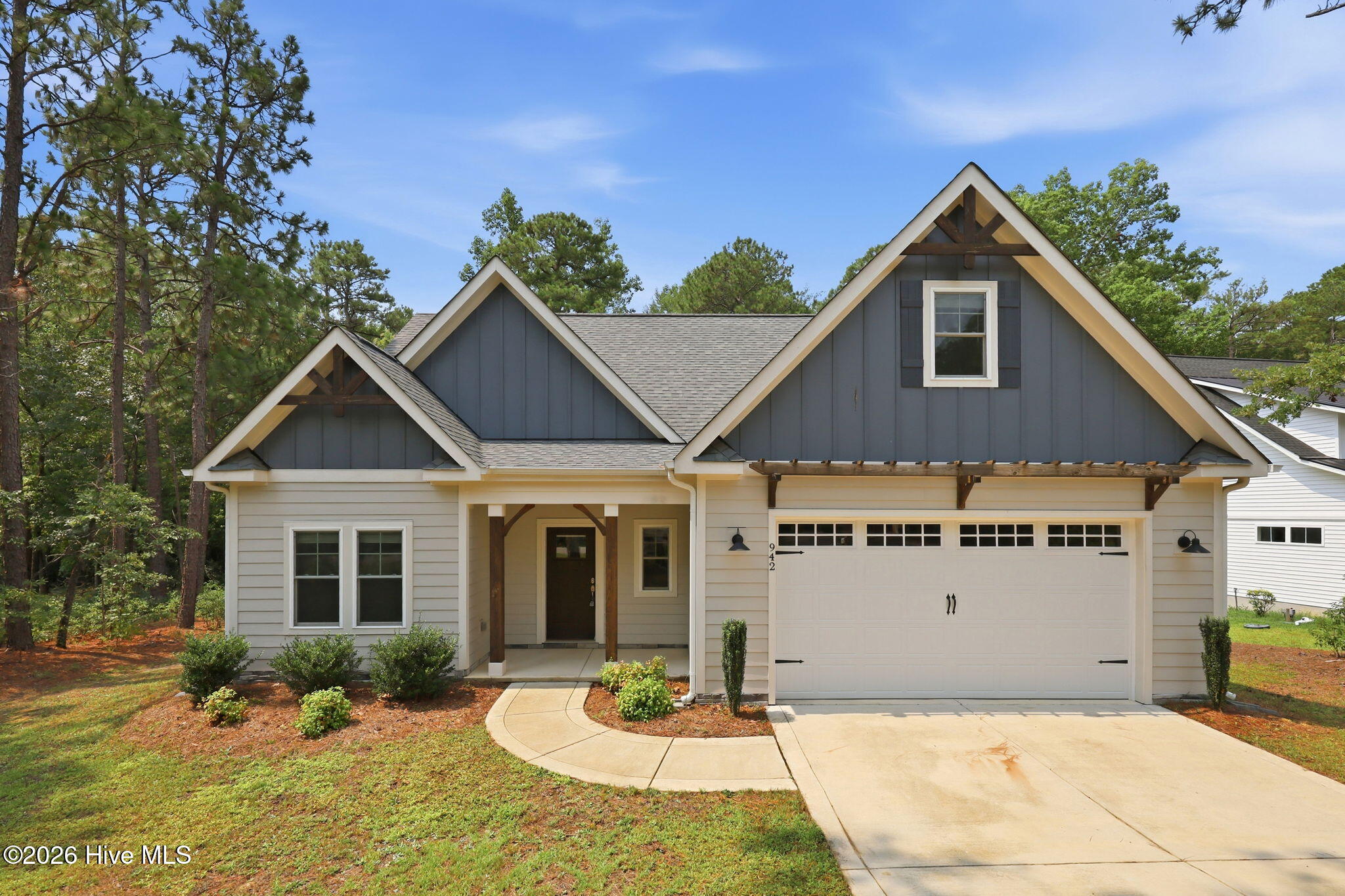 942 Greenbriar Drive Property Photo 1