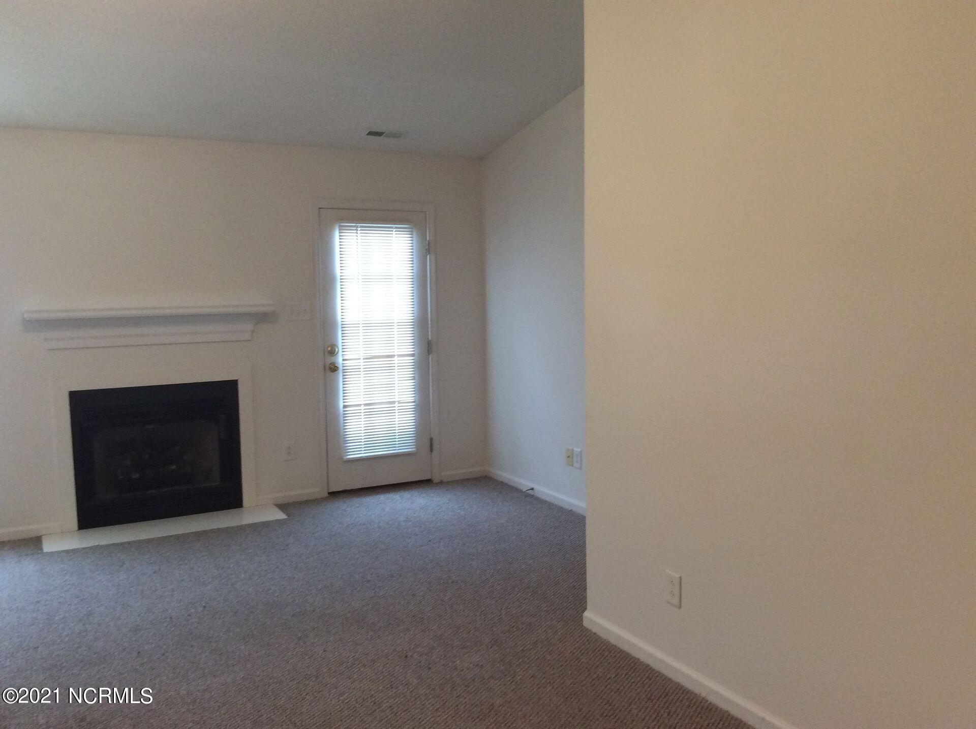 111 Jerrett Lane Property Photo 6