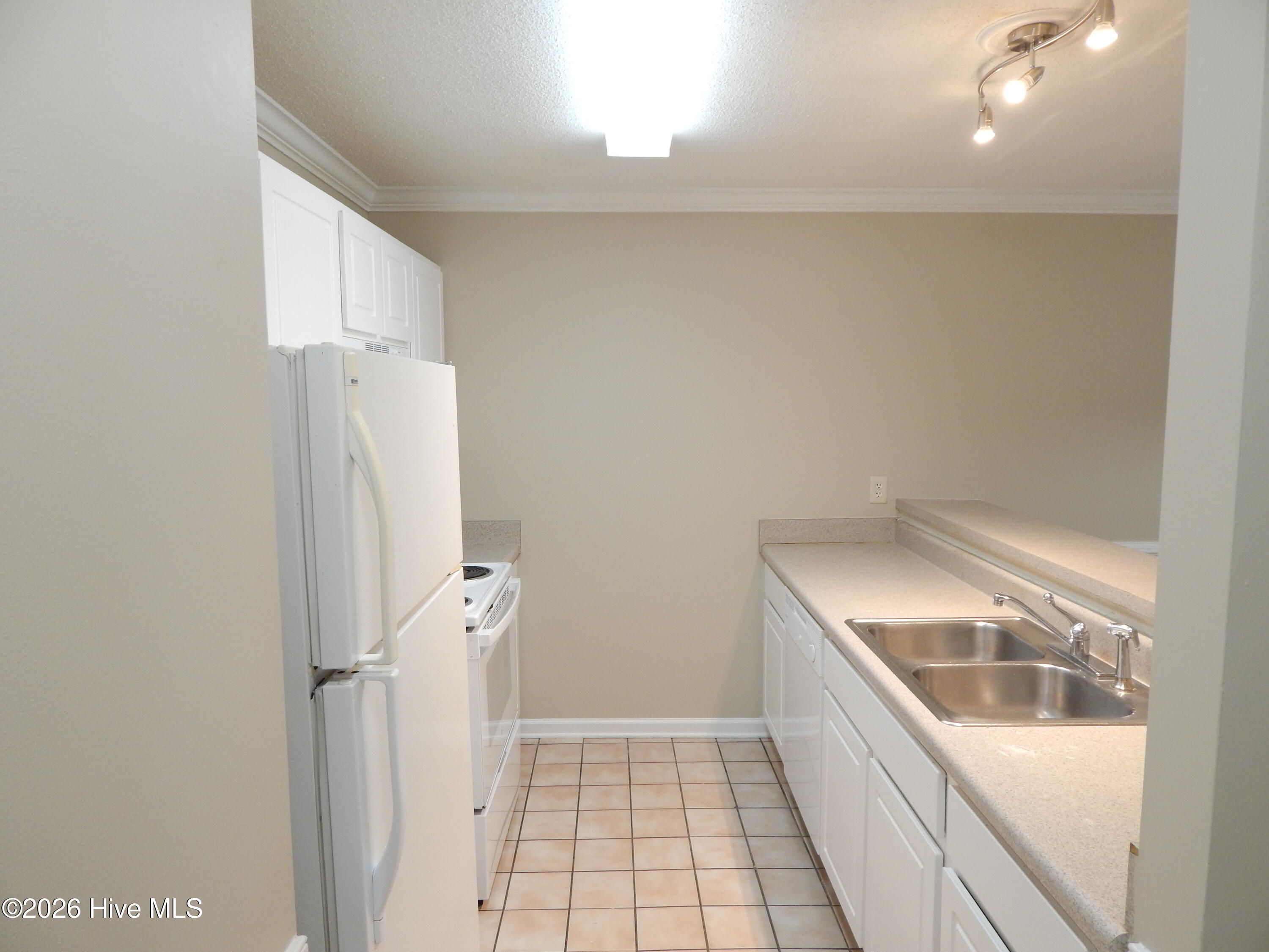 2903 Flintridge Drive Property Photo 6