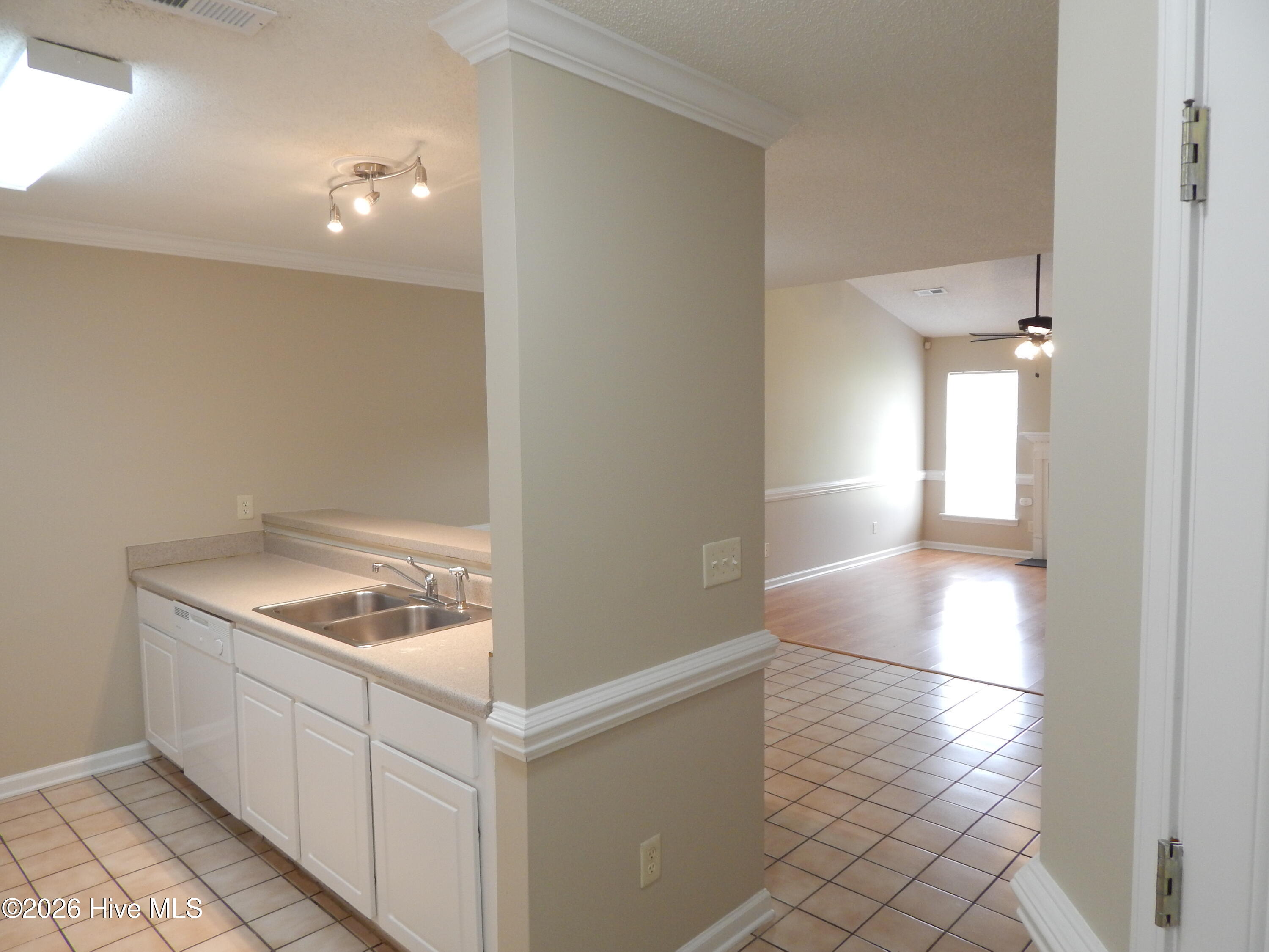 2903 Flintridge Drive Property Photo 7